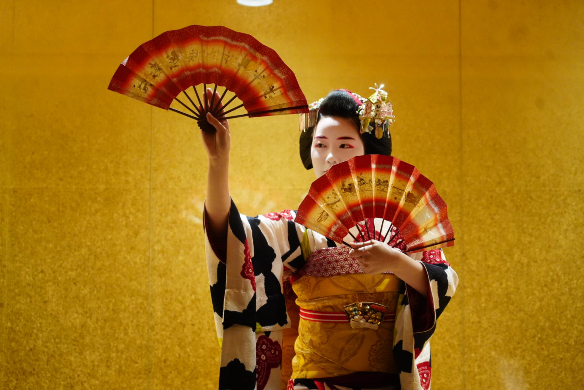 1-Hour Geisha/Maiko Show in Kyoto - Thumbnail 2