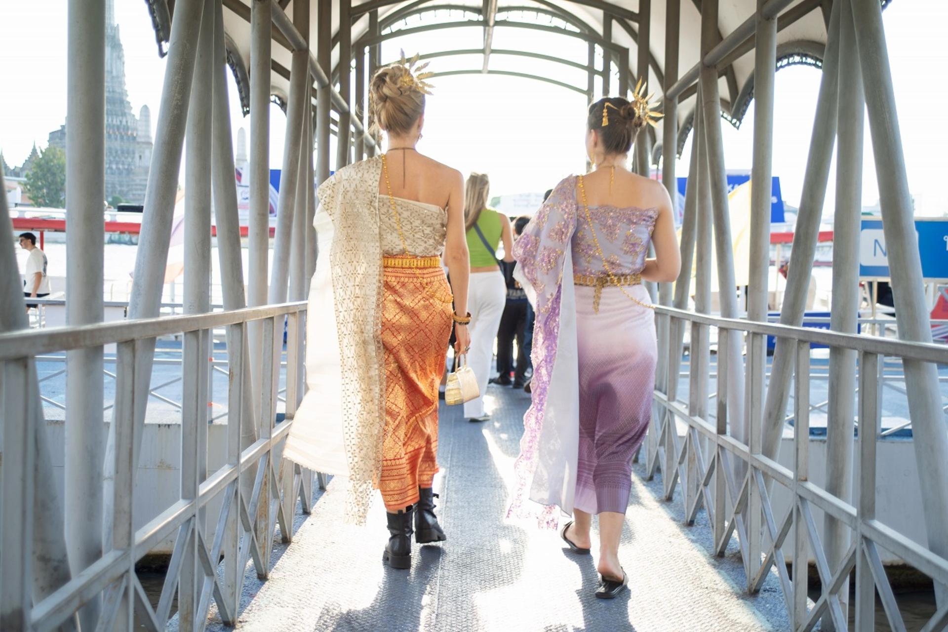 Thai Costume Pro Photo Tour by Tuk Tuk: Wat Arun & Flower Market - Thumbnail 13