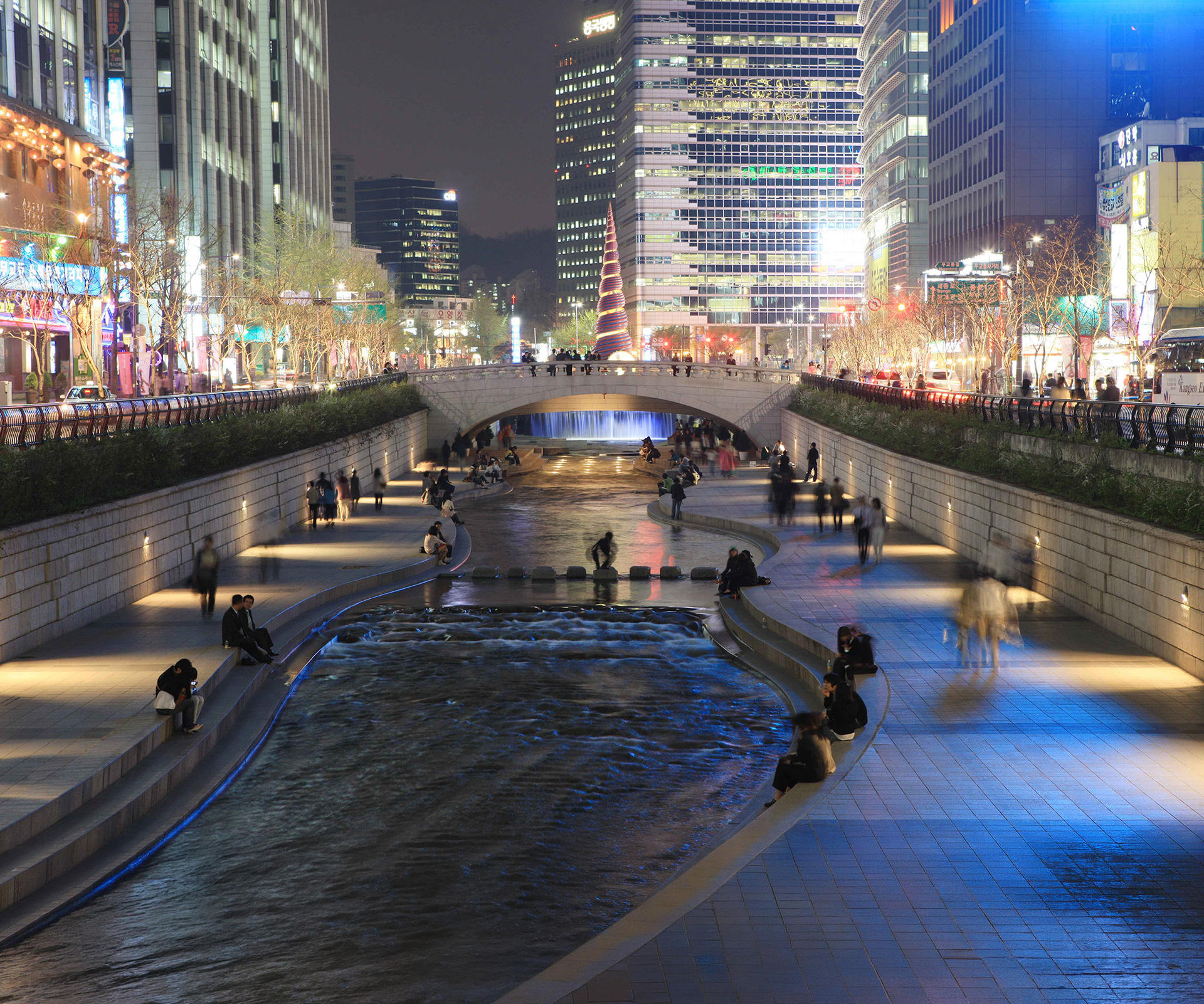 Seoul Night Tour:Han River Cruise & Gwangjang Market & Hidden Street - Thumbnail 23