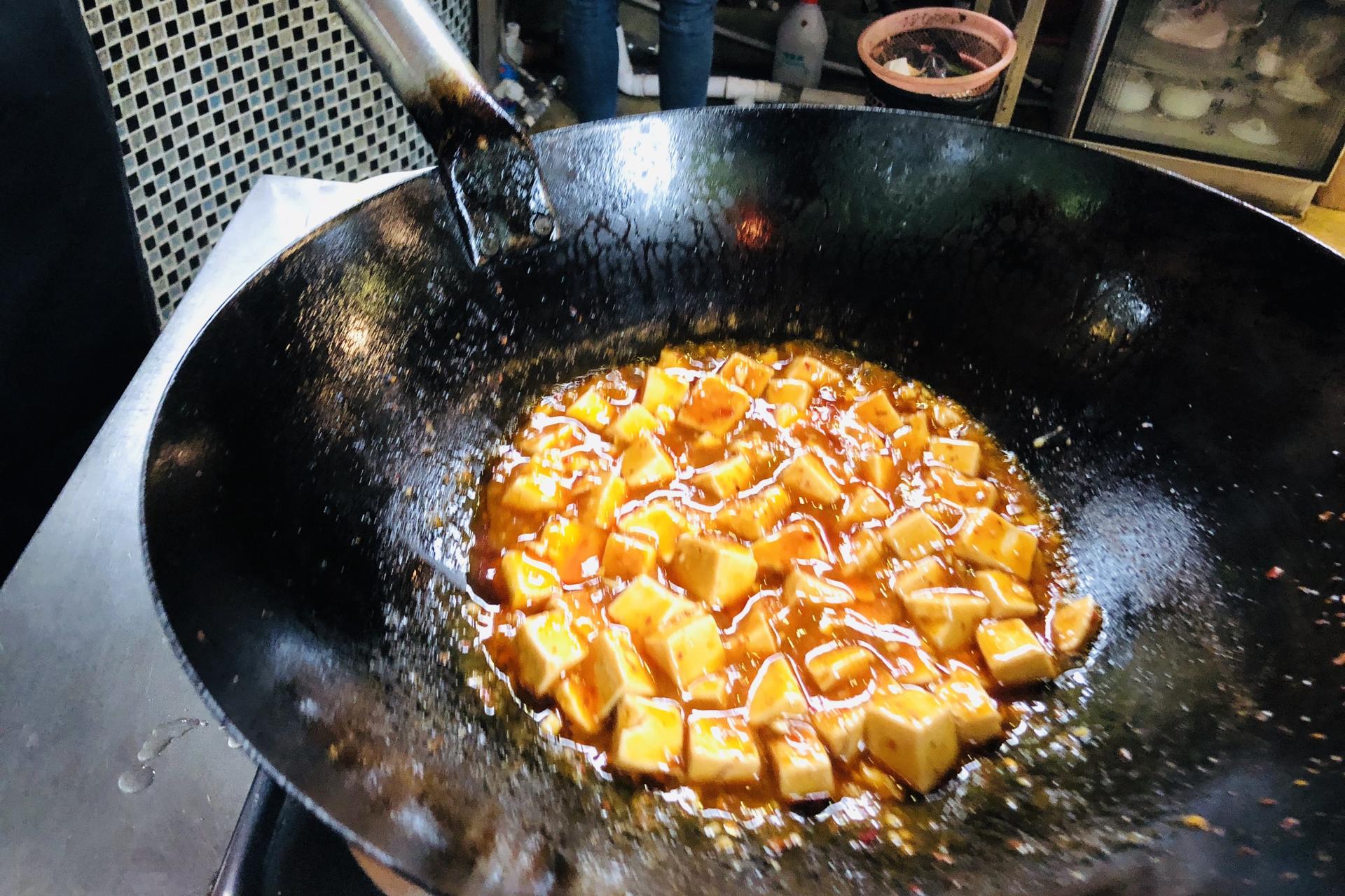 Chengdu Spice Market & Sichuan Cuisine Cooking Experience - Thumbnail 3