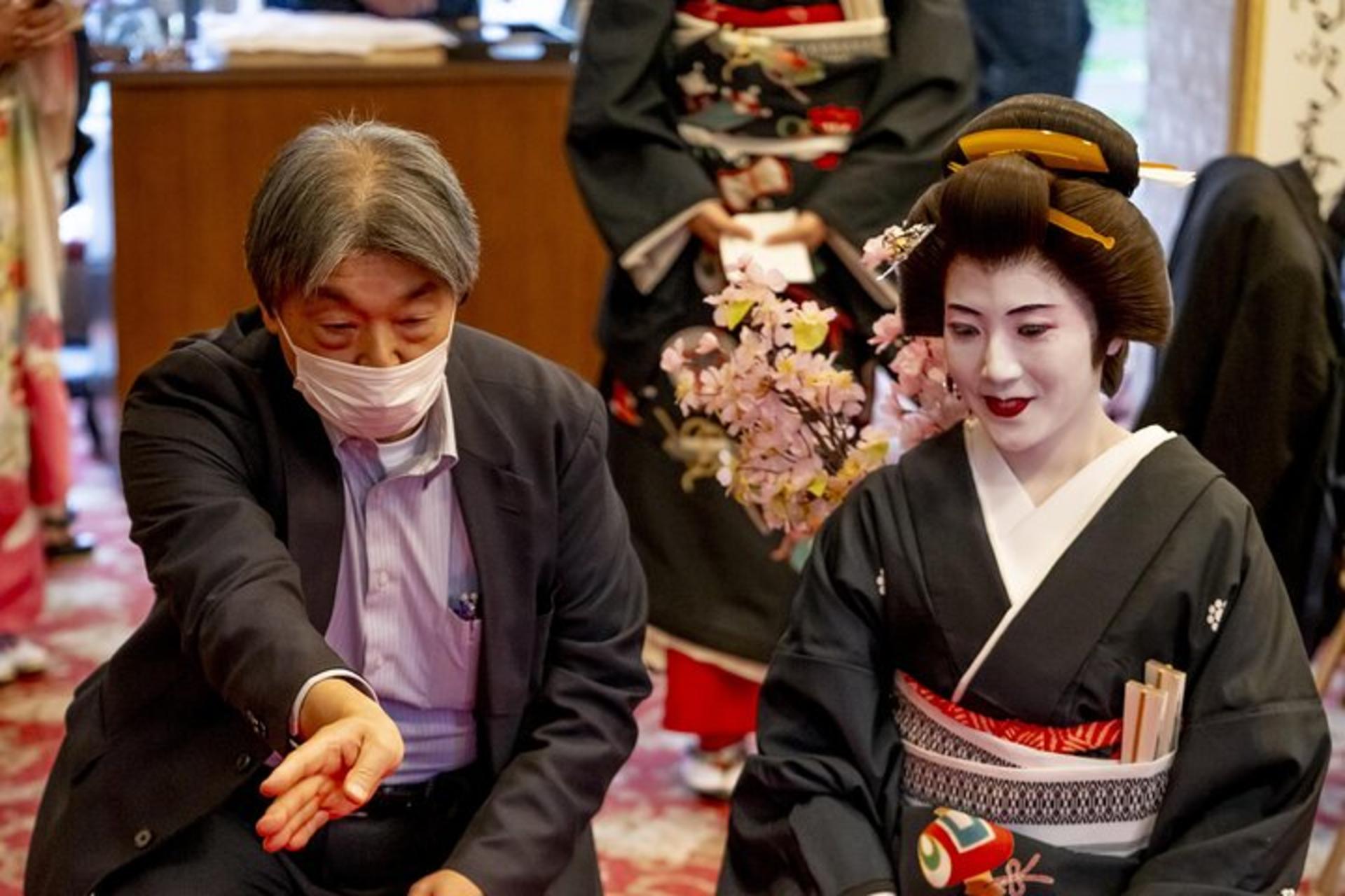 Enjoy Cultural Downtown and Traditional Cuisine from Tokyo - Thumbnail 5