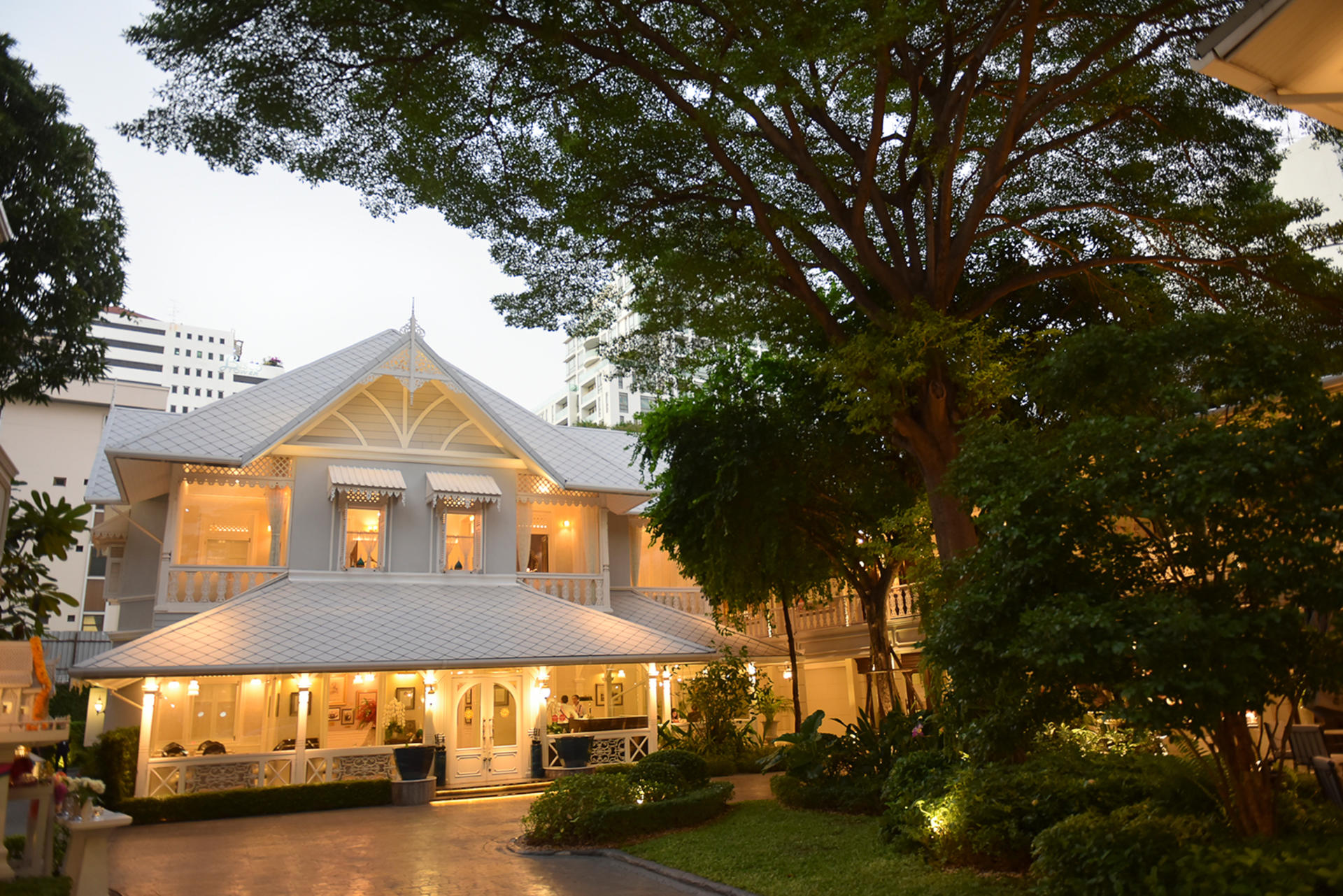 Baan Suriyasai @Surawongse Authentic Thai Cuisine - Thumbnail 35