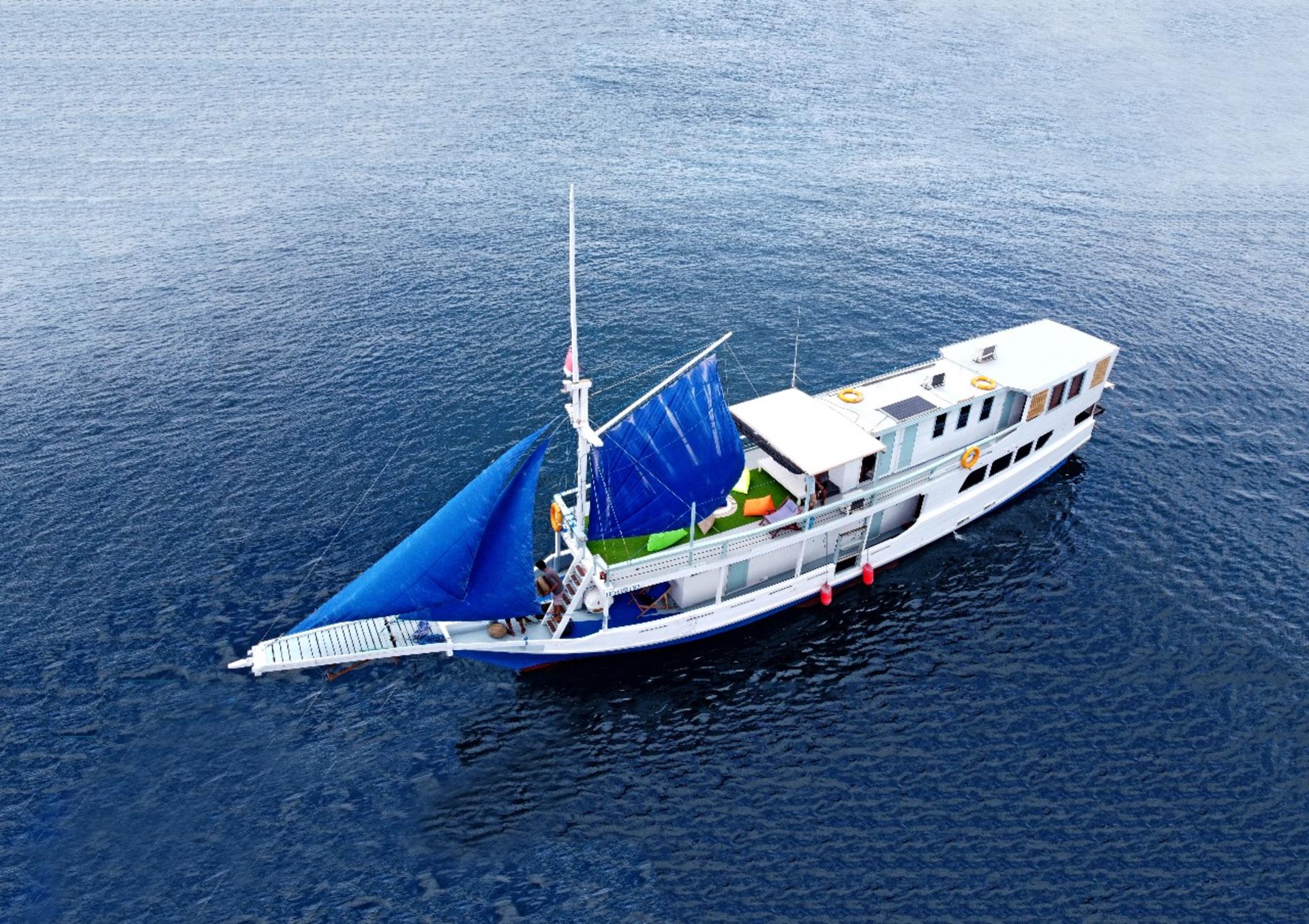 [Standard Phinisi] 3D2N Phinisi Sailing Liveaboard from Labuan Bajo - Thumbnail 2