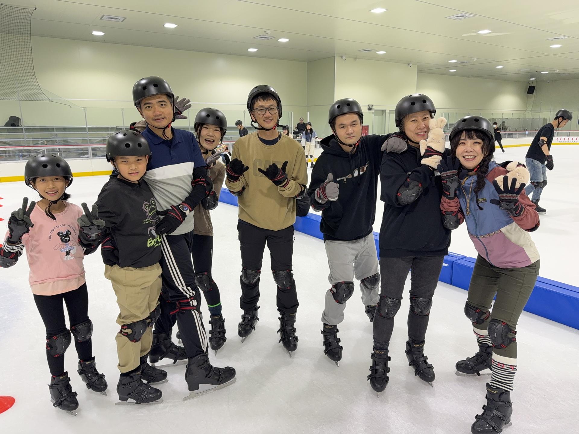 New Taipei Tucheng Sports Center Ice Blade Skating Experience - Thumbnail 3