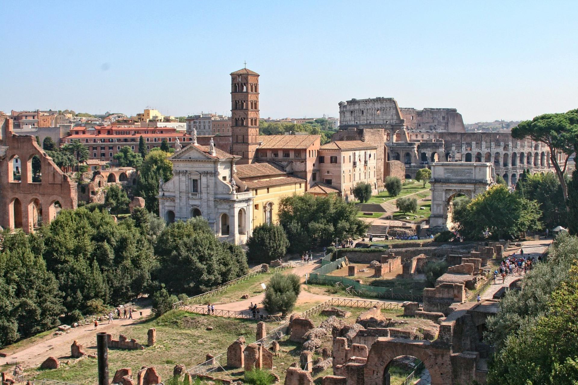 Colosseum, Roman Forum, and Palatine Hill Tour in Rome - Thumbnail 4