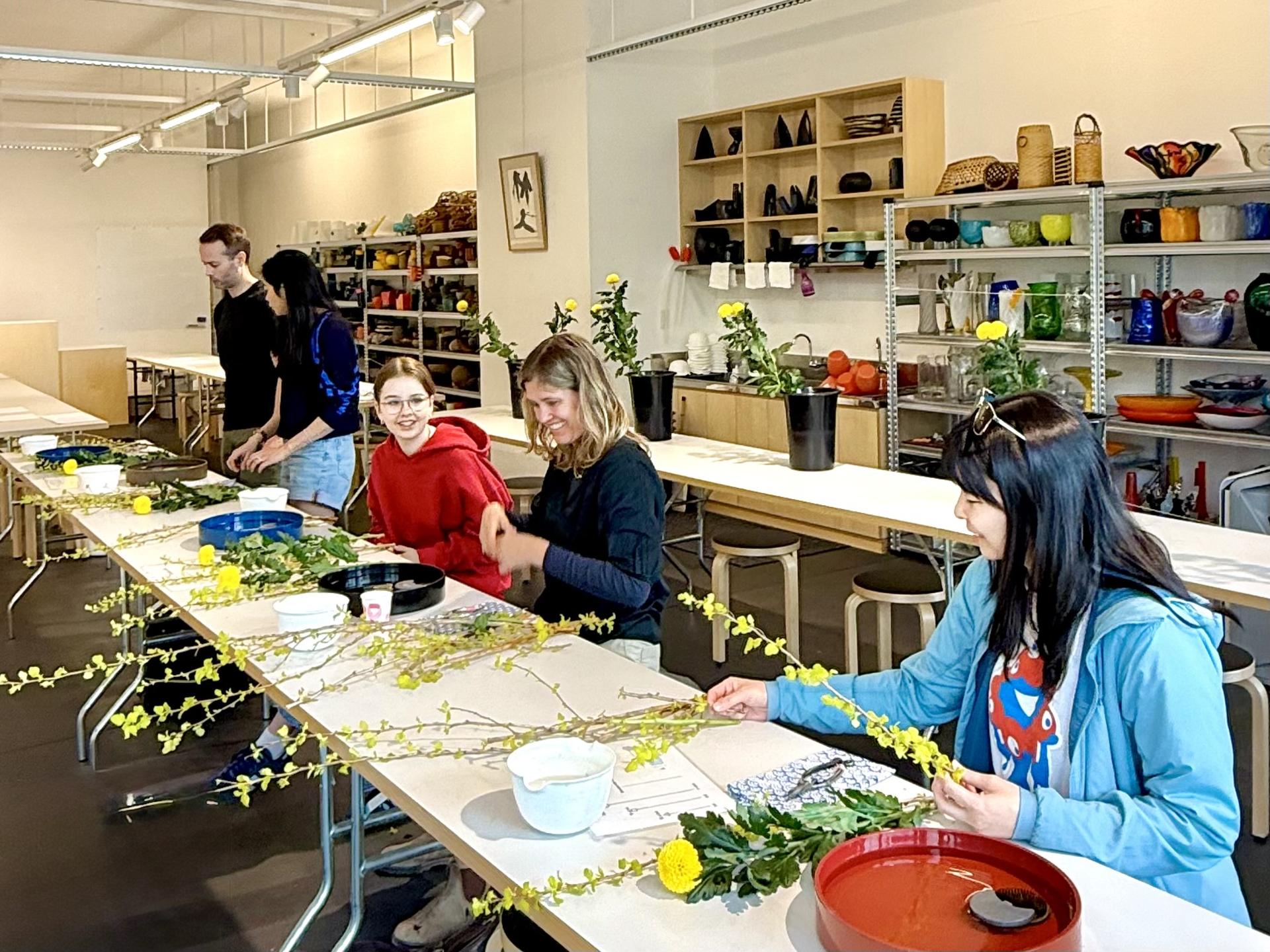 Kyoto Ikebana Experience (Small Group) - Thumbnail 6