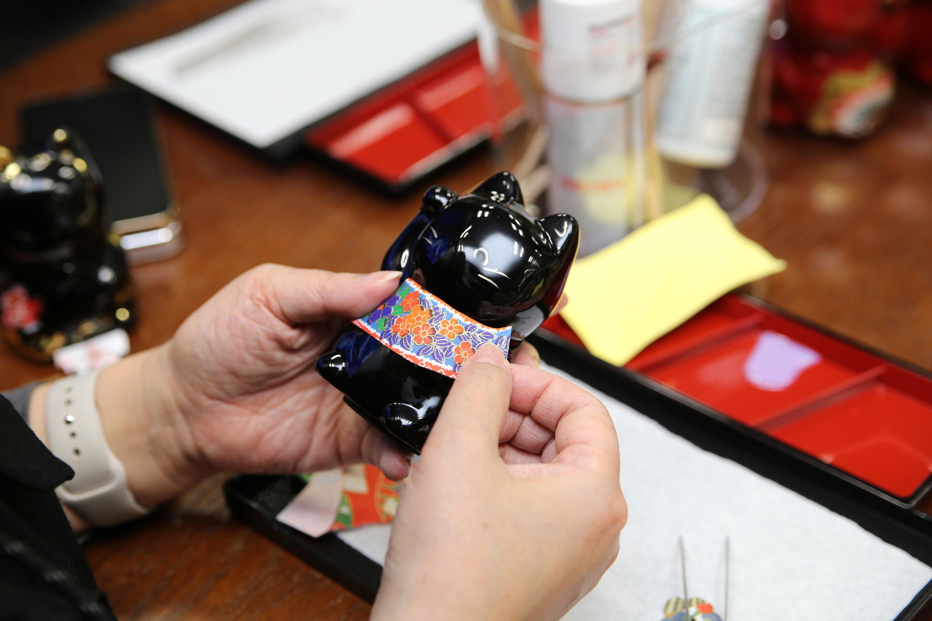 24K Gold & Washi: Design Your Unique Manekineko Workshop in Osaka - Image 1
