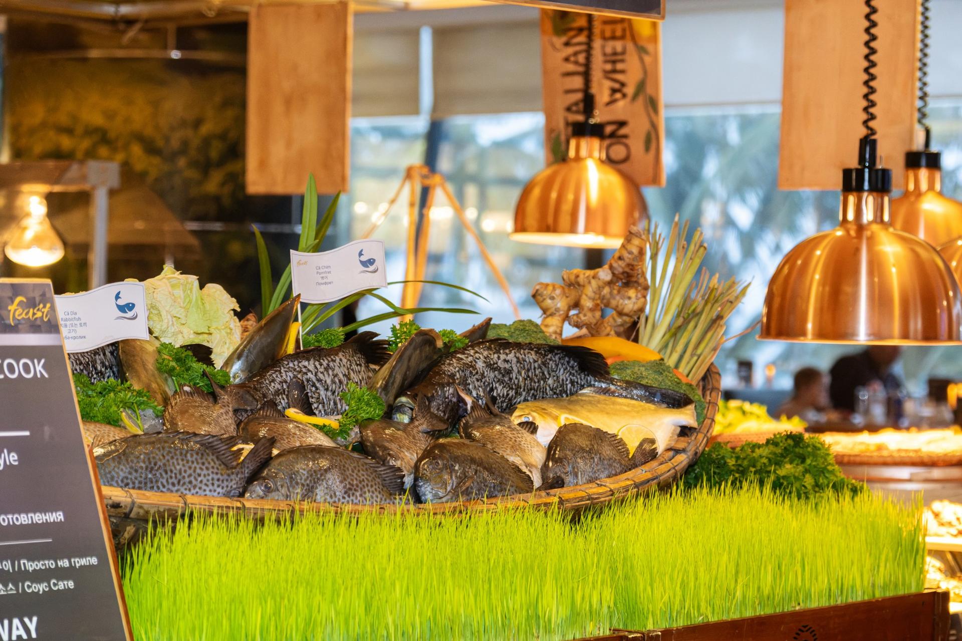 Seafood buffet at Feast Restaurant - Sheraton Nha Trang Hotel & Spa - Thumbnail 4