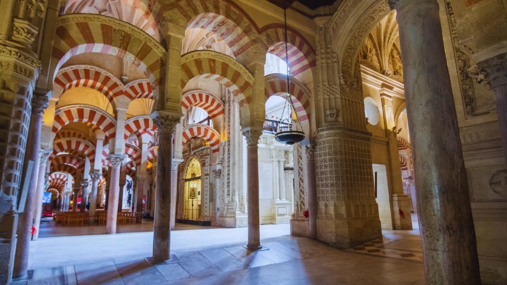 Cordoba Mosque-Cathedral and Jewish Quarter Guided Walking Tour - Thumbnail 3