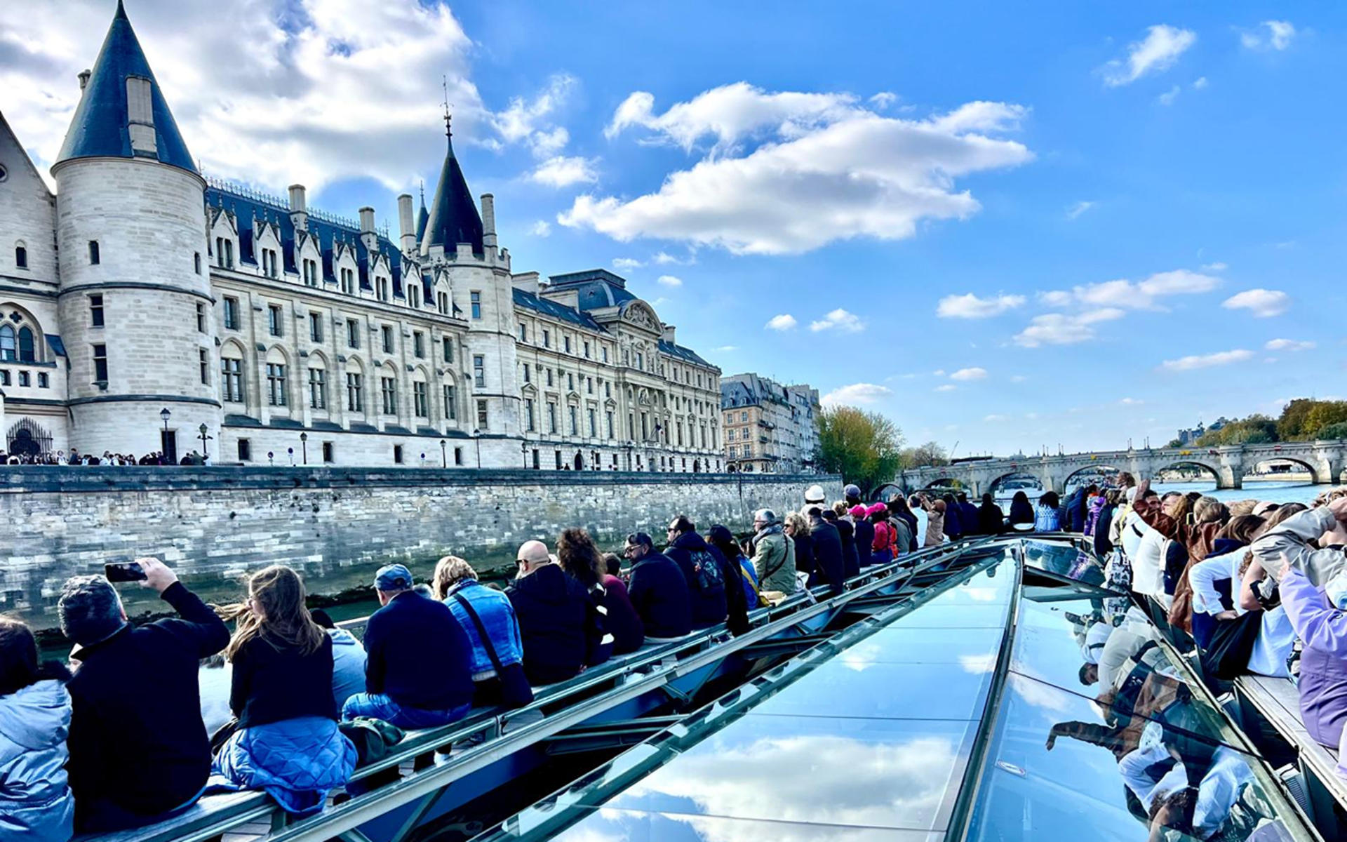 Seine River Cruise Tour with Crepe Tasting by Eiffel Tower in Paris - Thumbnail 8