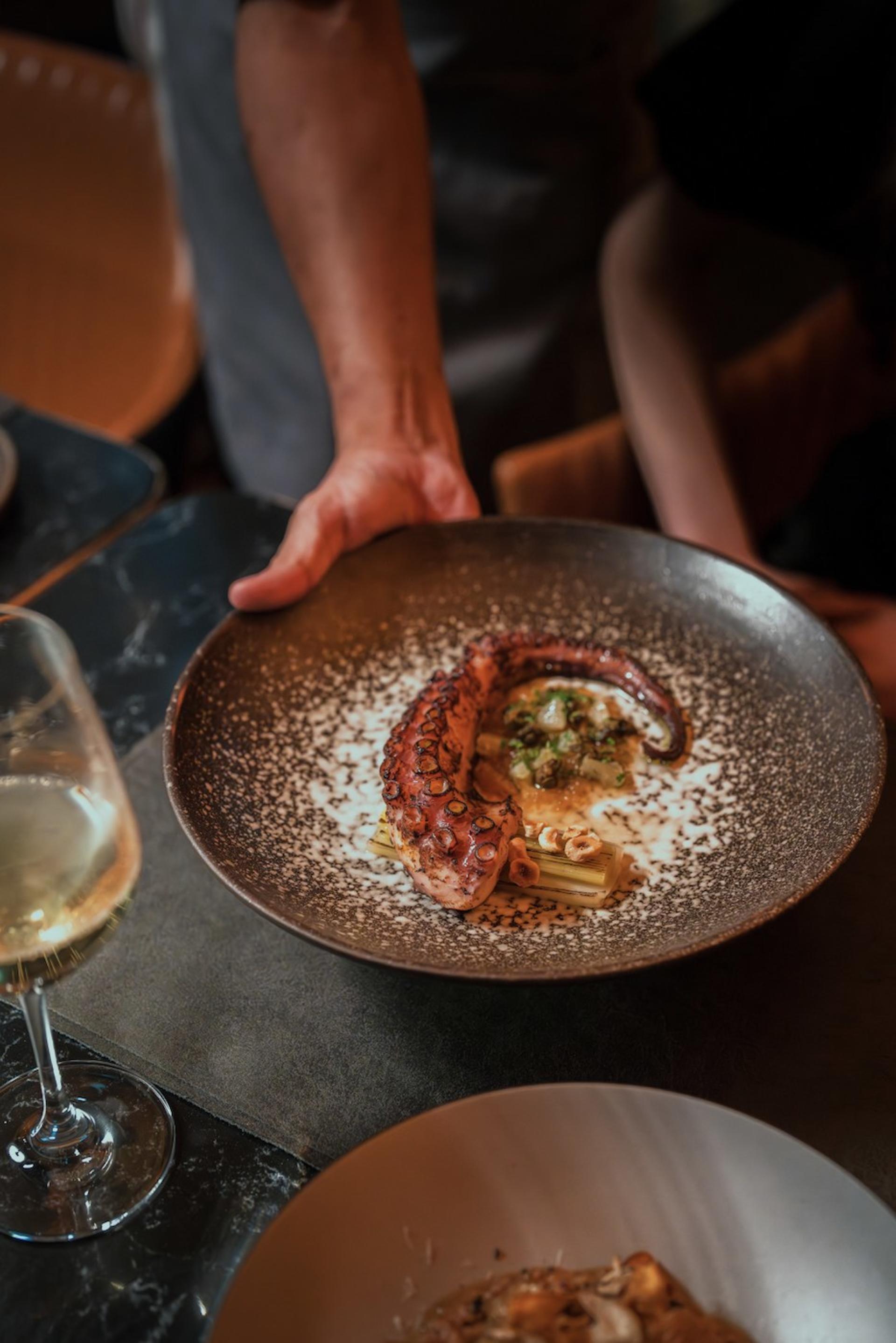 VUE Bar and Grill Restaurant in Singapore  - Thumbnail 13