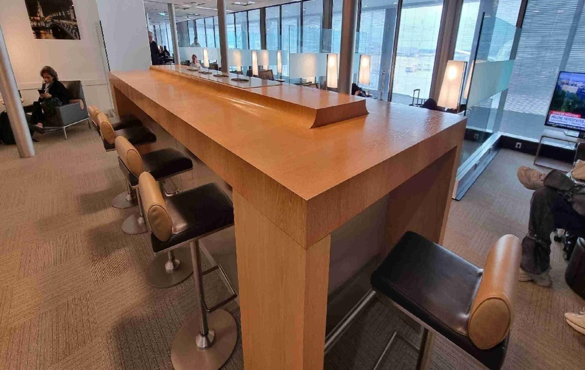 Charles de Gaulle Airport Lounge Service by Salon Paris - Thumbnail 4