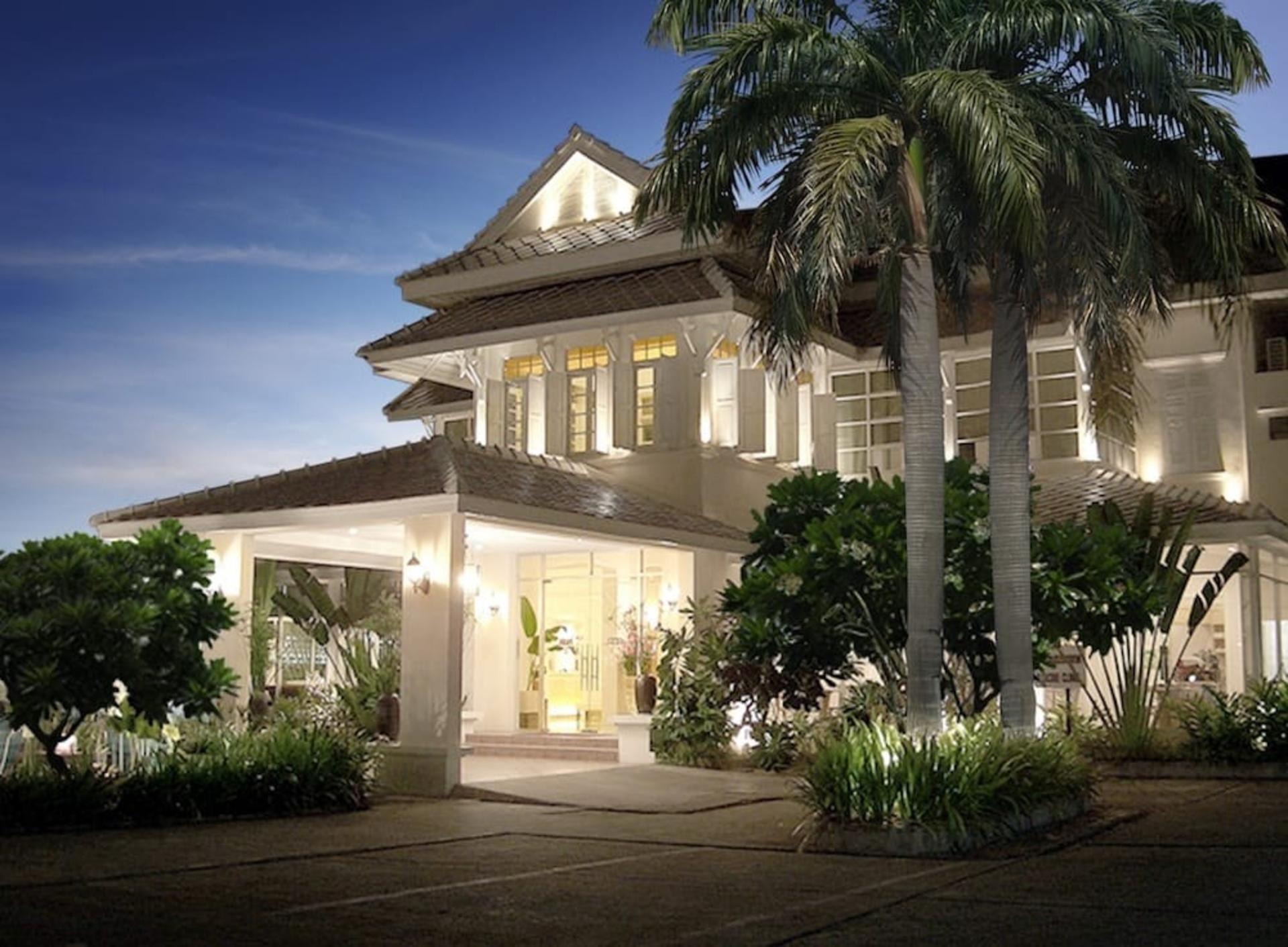 Health Land Spa at Sathorn in Bangkok - Image 1