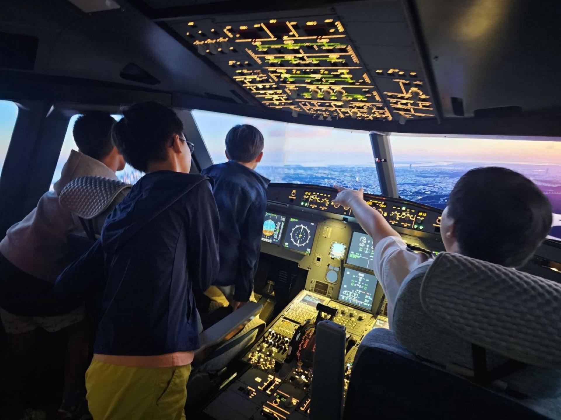 Ultimate Simulator Flight Experiences by WingsAcademy - Thumbnail 2