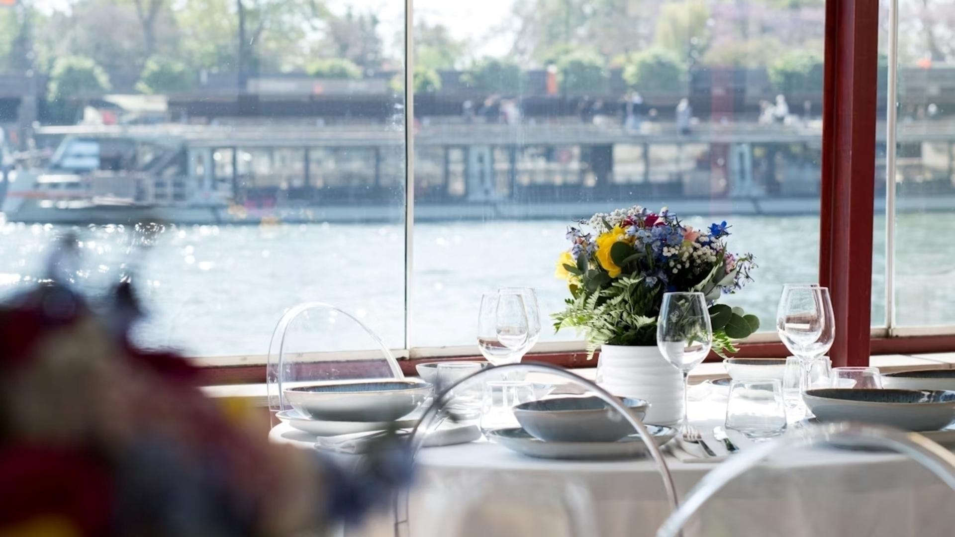 3-course Italian dinner cruise experience by Trattoria in Paris - Thumbnail 6
