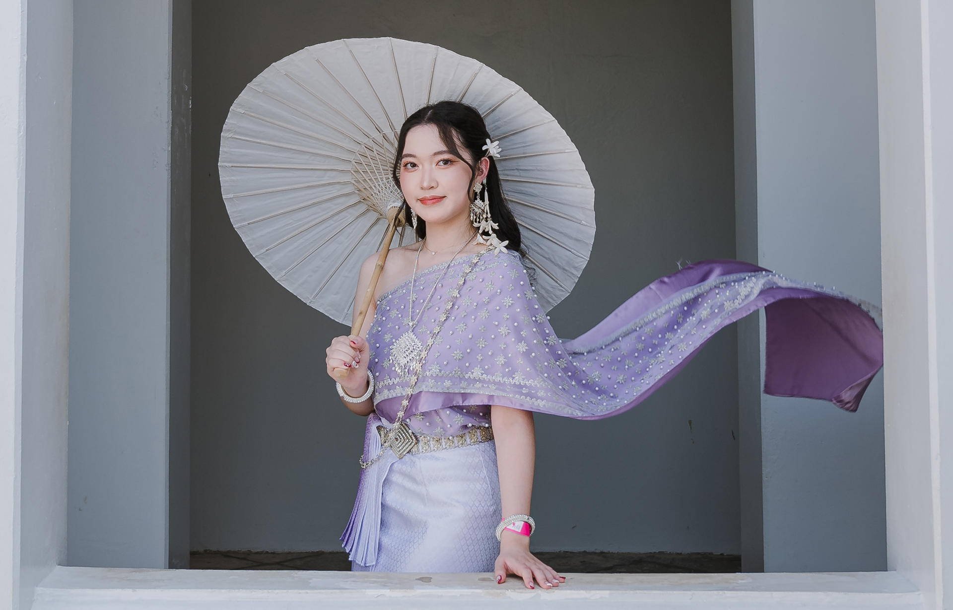 Wat Arun Photoshoot in Thai Costume: Bangkok, Thailand - Thumbnail 7