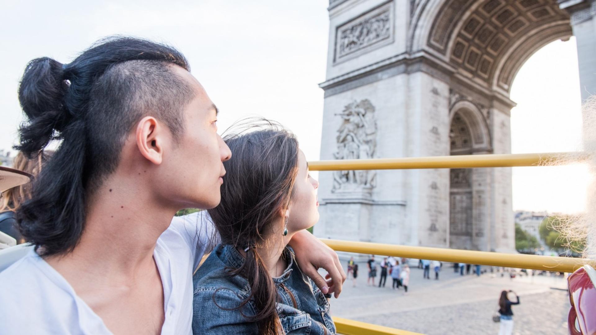 Hop-on hop-off bus with Arc de Triomphe ticket in Paris - Thumbnail 5