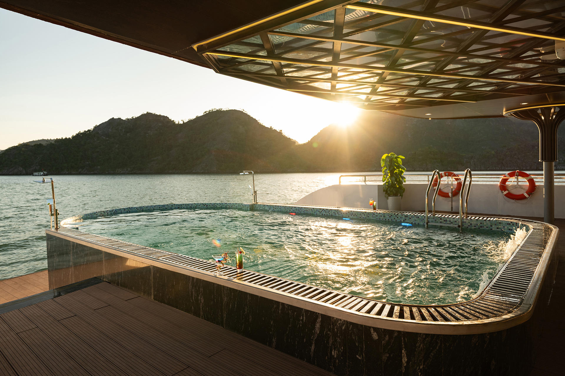 Aqua Luxury 2D1N Cruise: Ha Long Bay & Lan Ha Bay Tour - Thumbnail 7