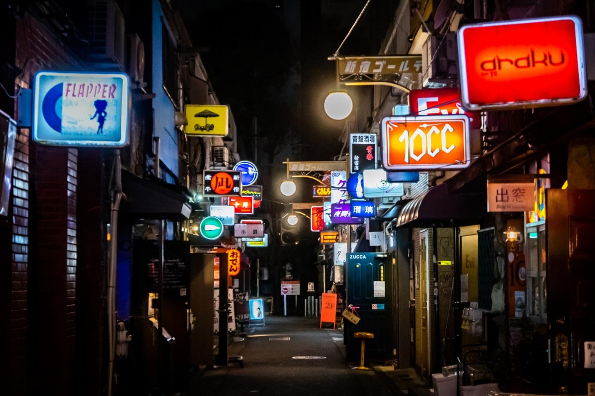 Tokyo Shinjuku Ninja Walking Tour: Kabukicho & Golden Gai (60min) - Thumbnail 7
