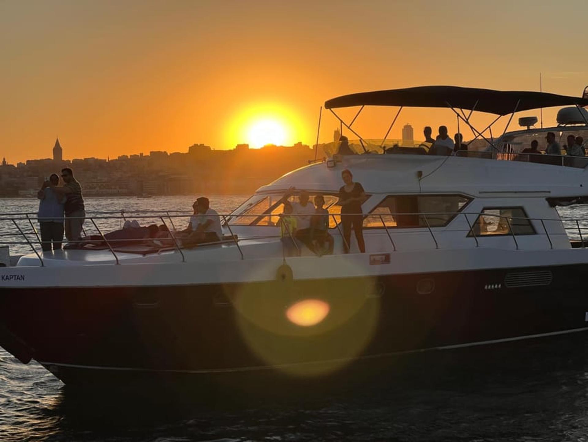 Istanbul: Bosphorus Sunset Yacht with Tour Guide and Snacks - Image 1
