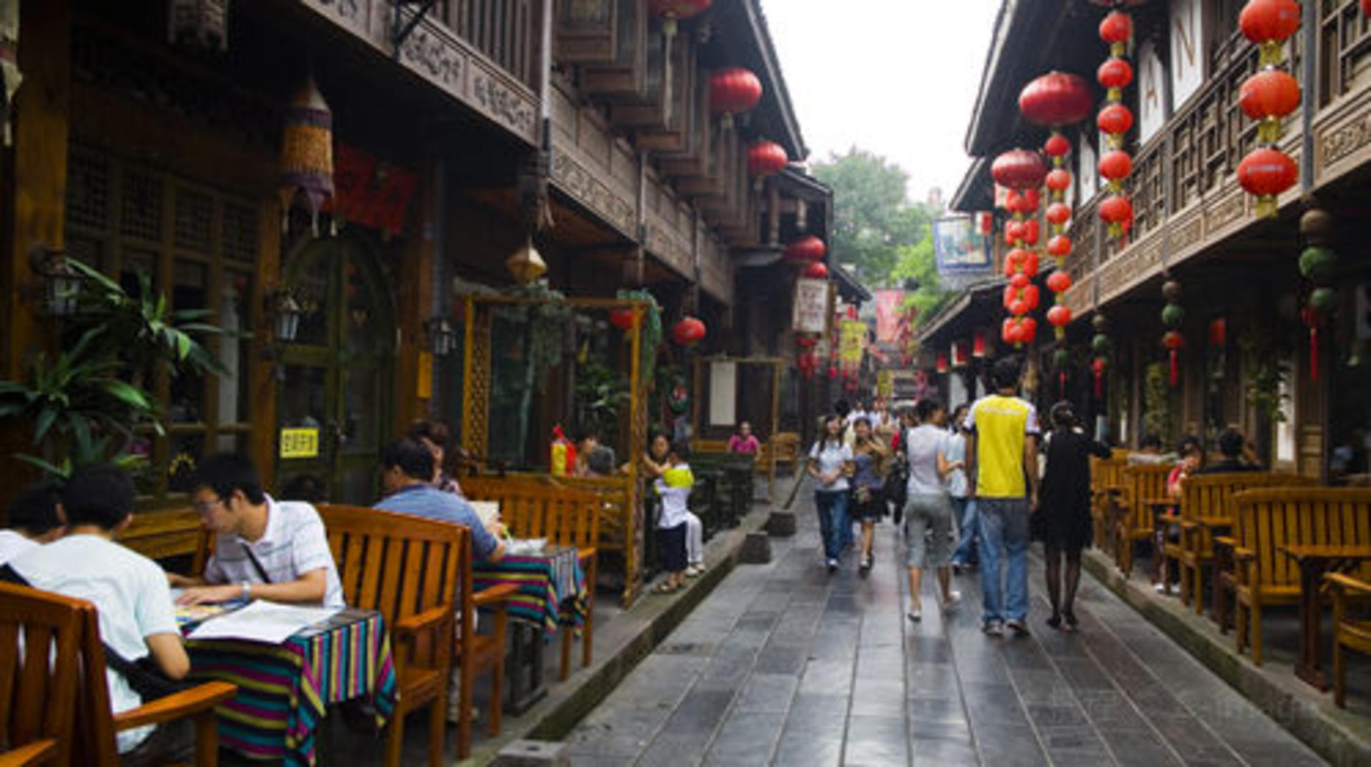 One-Day Private Car Tour: Du Fu Thatched Cottage, Jinli Ancient Street, and Chengdu IFS - Thumbnail 5
