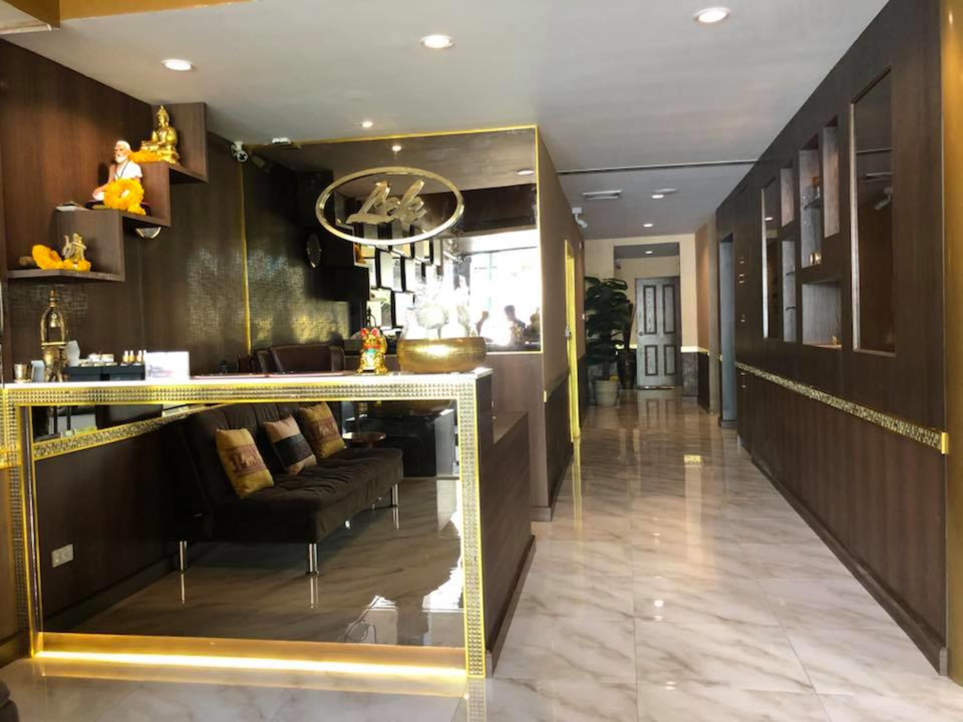 Lek Massage and Spa at BTS Asok station Experience in Bangkok - Thumbnail 2