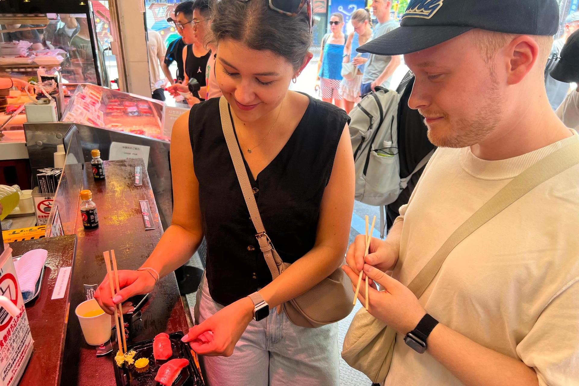 Tsukiji Fish Market Food and Walking Tour - Thumbnail 5