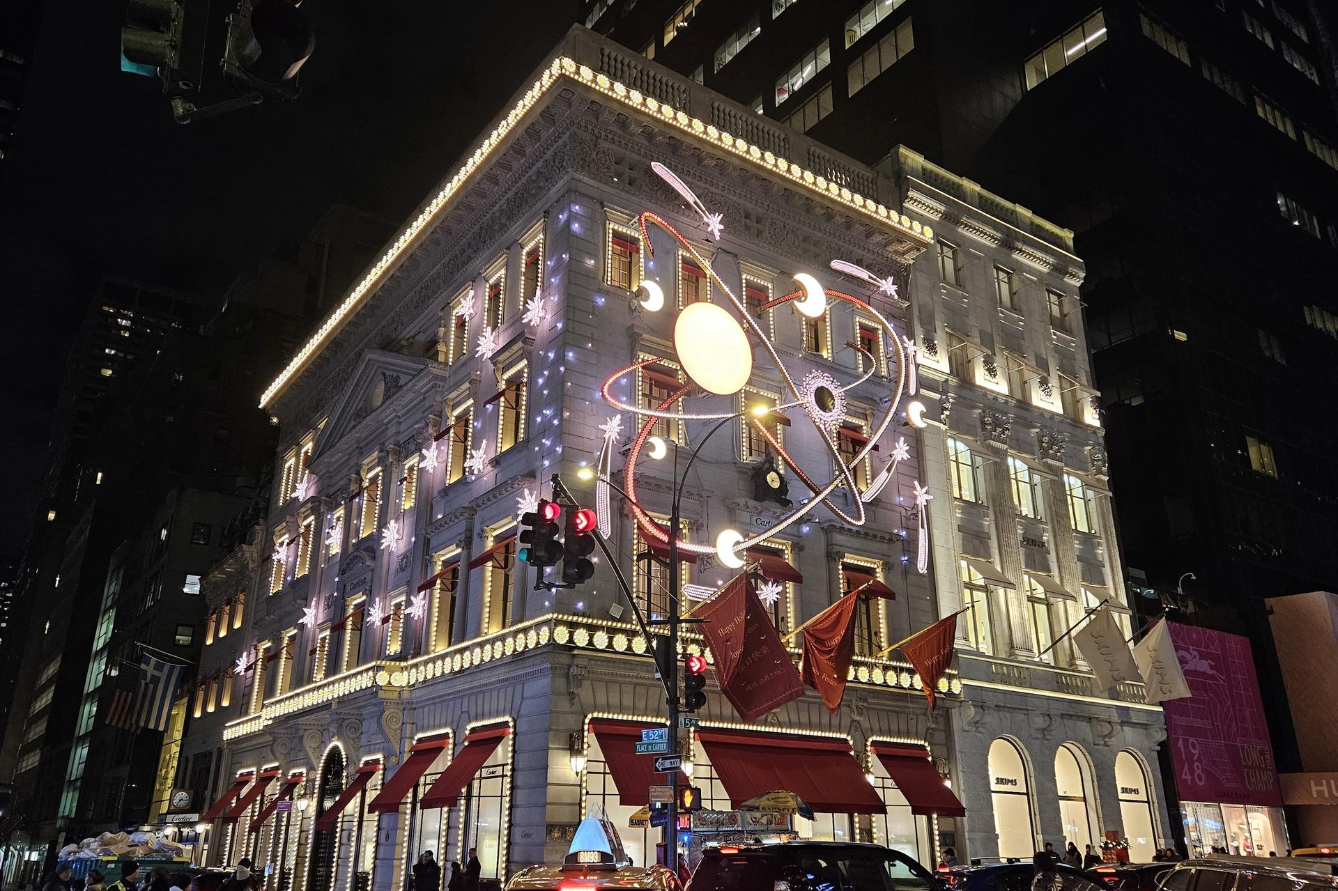 NYC: Holiday Walking Tour 5th Ave, Rockefeller Tree and Xmas Village - Thumbnail 6