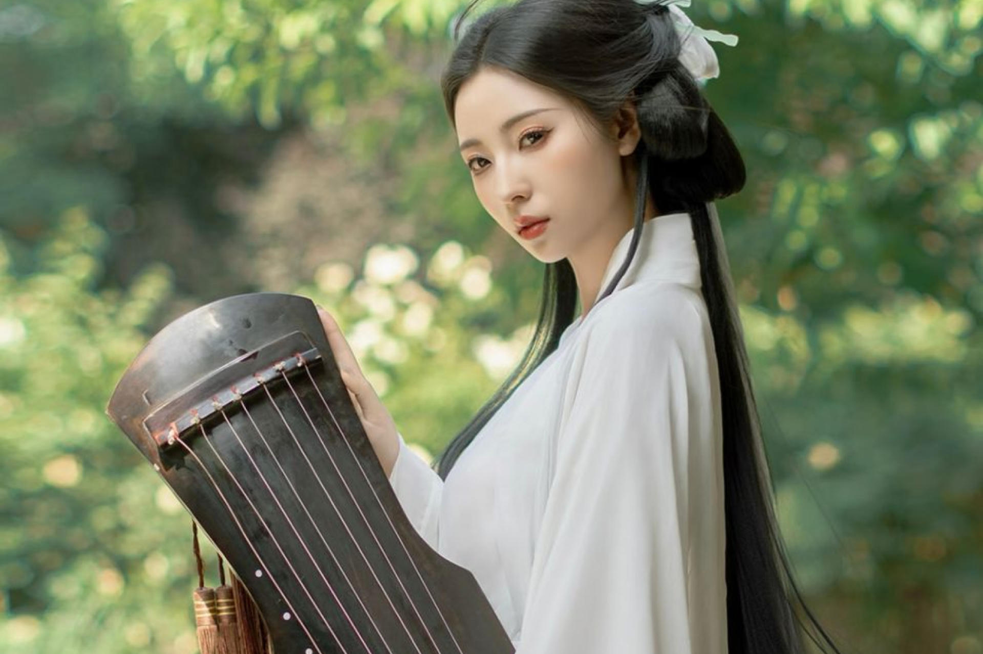 Hanfu Photoshoot Experience in Singapore - Thumbnail 2