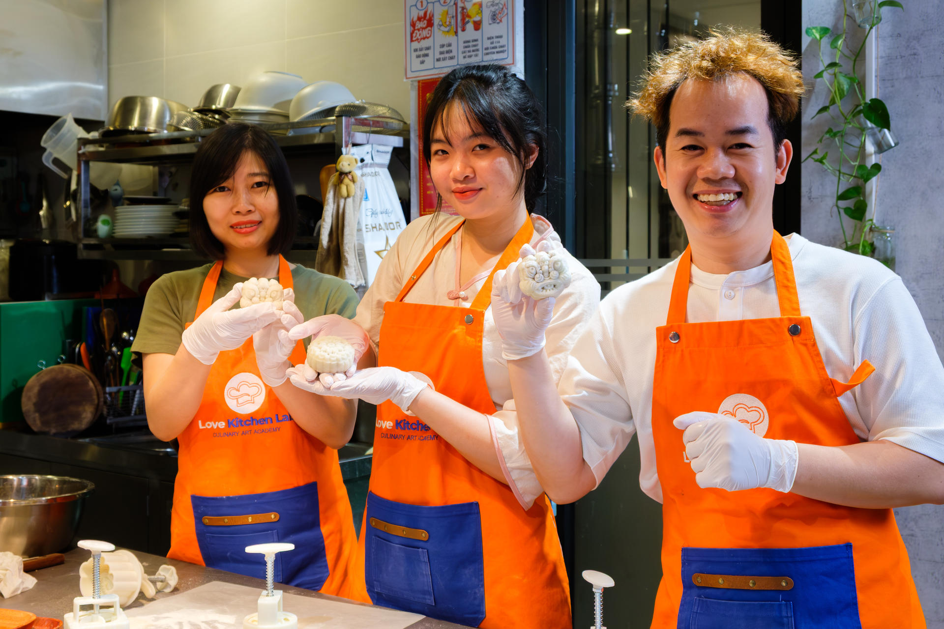 Mooncake Baking Experience with Vietnamese Tea Tasting in Hanoi - Thumbnail 12
