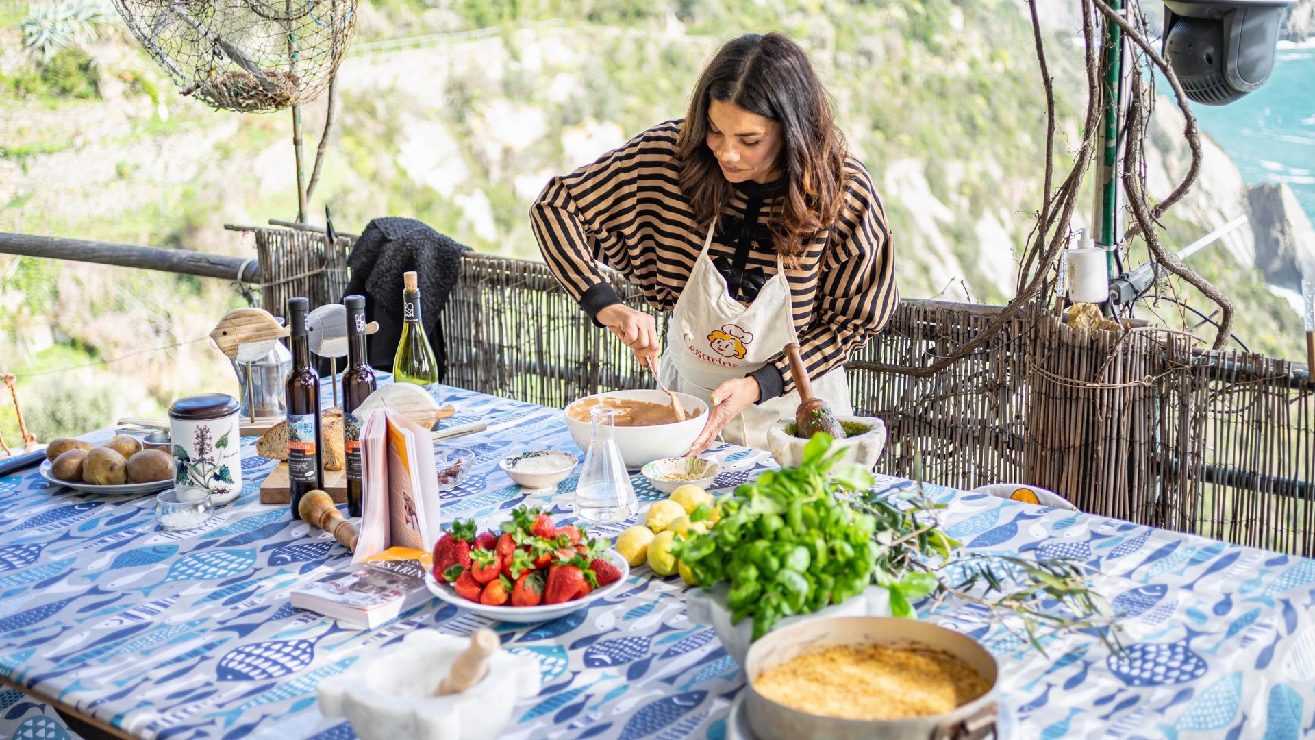 Pasta and tiramisu cooking class in Riomaggiore - Thumbnail 2