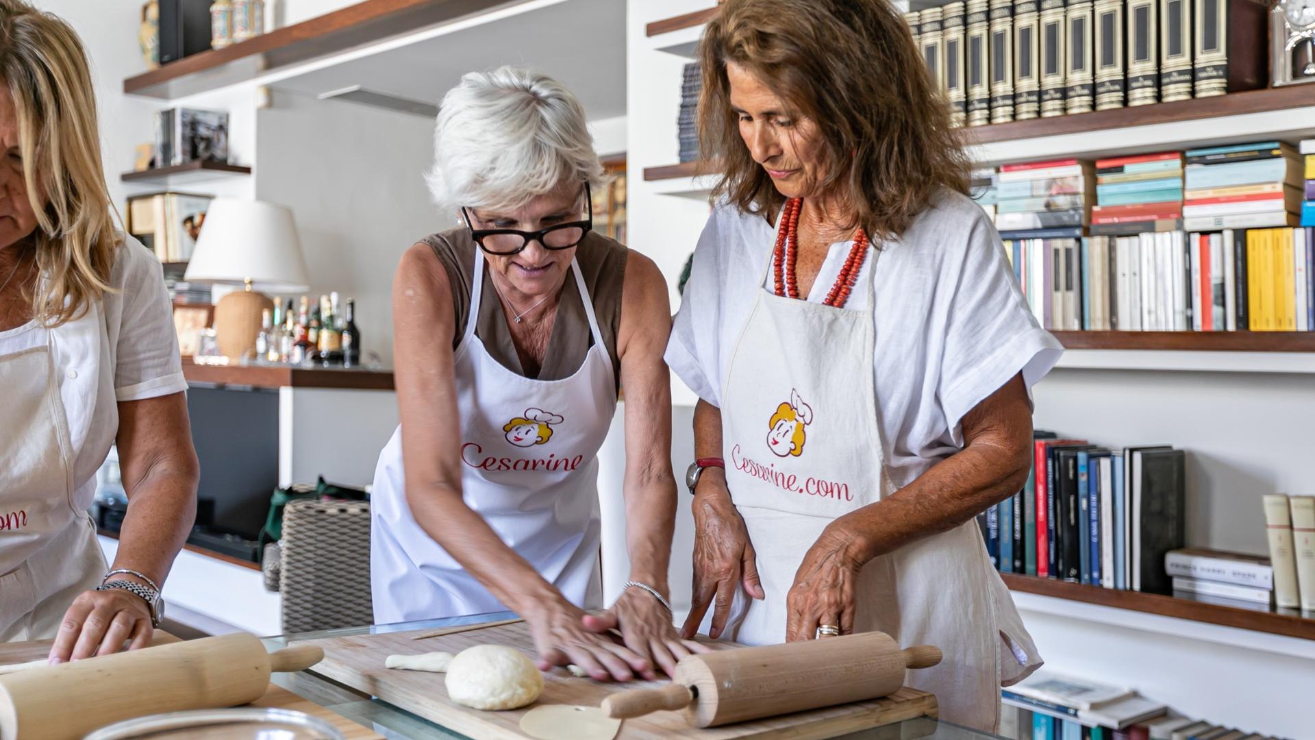 Pasta and tiramisu cooking class in Como