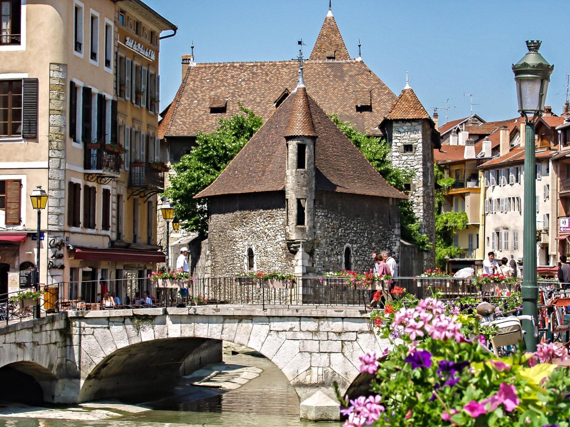 Annecy Half Day Tour from Geneva - Thumbnail 4