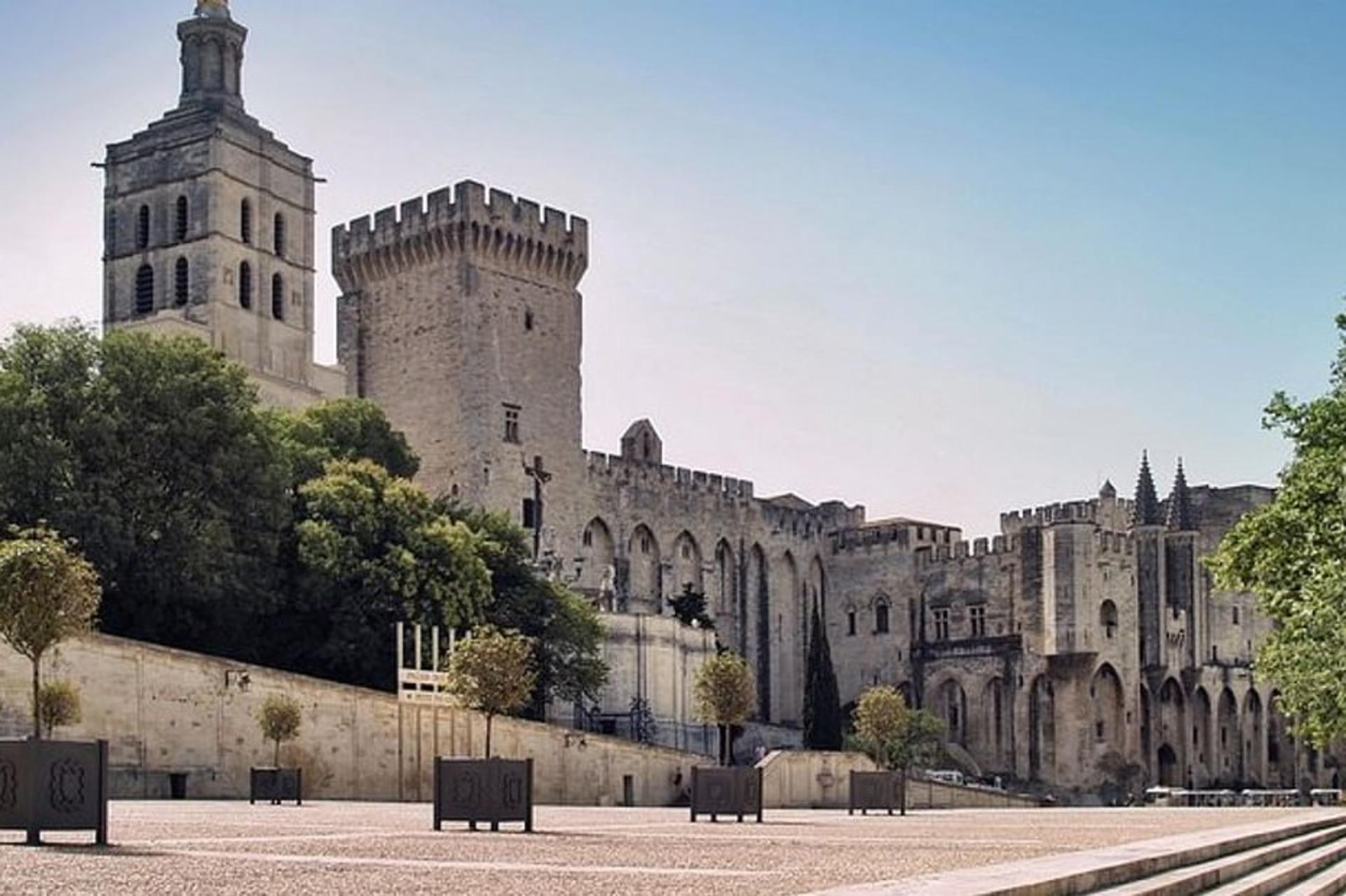 Avignon and Popes' Palace Walking Tour - Thumbnail 2