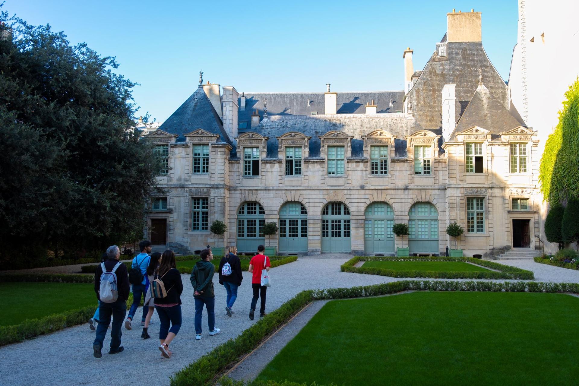 Hidden Gems of Marais Guided Tour in Paris - Thumbnail 4