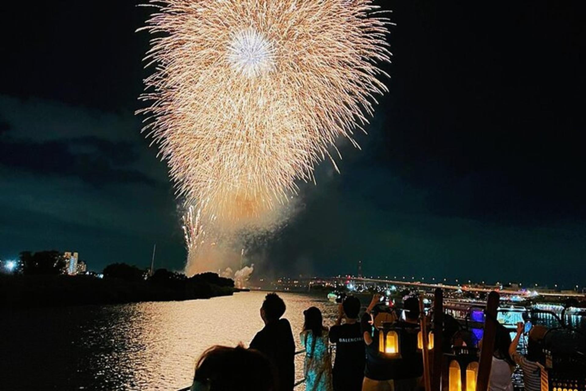 Tokyo Bay Grand Fireworks Festival Special Yakatabune Cruise: Sea Fireworks Viewing, Sukiyaki, and Traditional Japanese Performance - Thumbnail 2