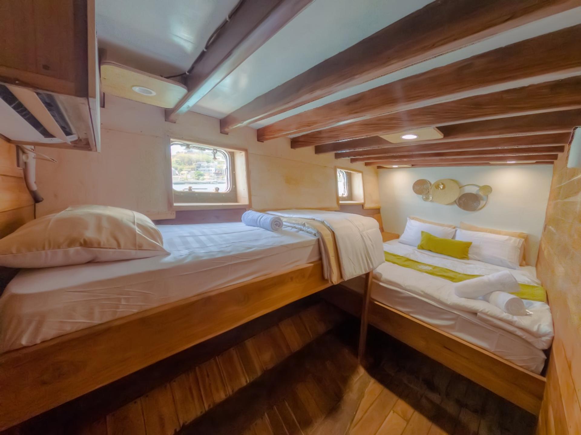 [Deluxe Phinisi] 3D2N Sailing Liveaboard from Labuan Bajo - Thumbnail 12