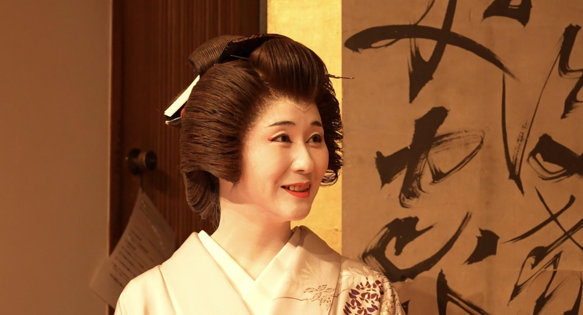 1 Hour Geisha Show in Asakusa Tokyo - Thumbnail 2
