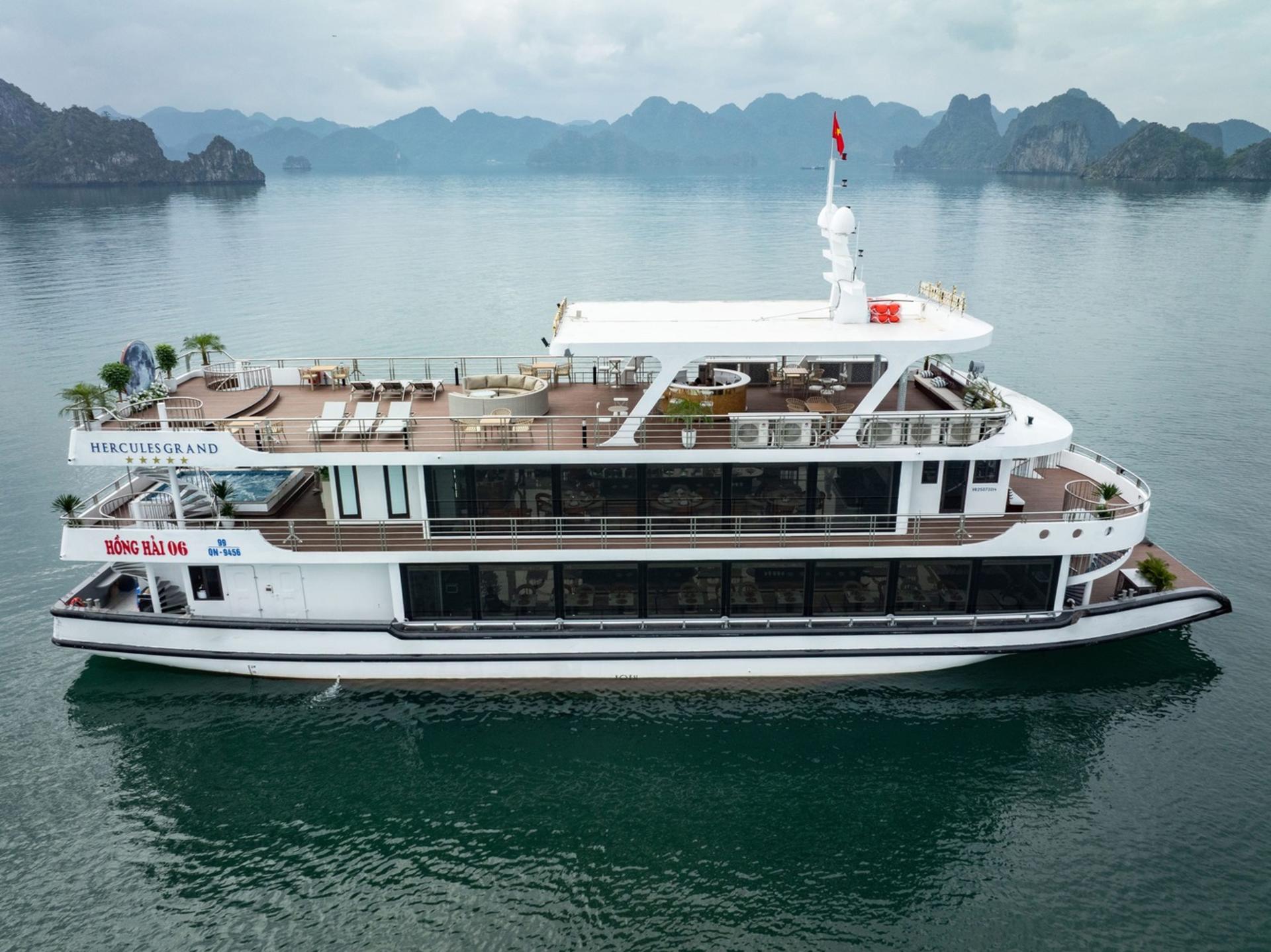 Hercules Grand Luxury Day Cruise: Ha Long Bay, Sung Sot, Ti Top - Thumbnail 3
