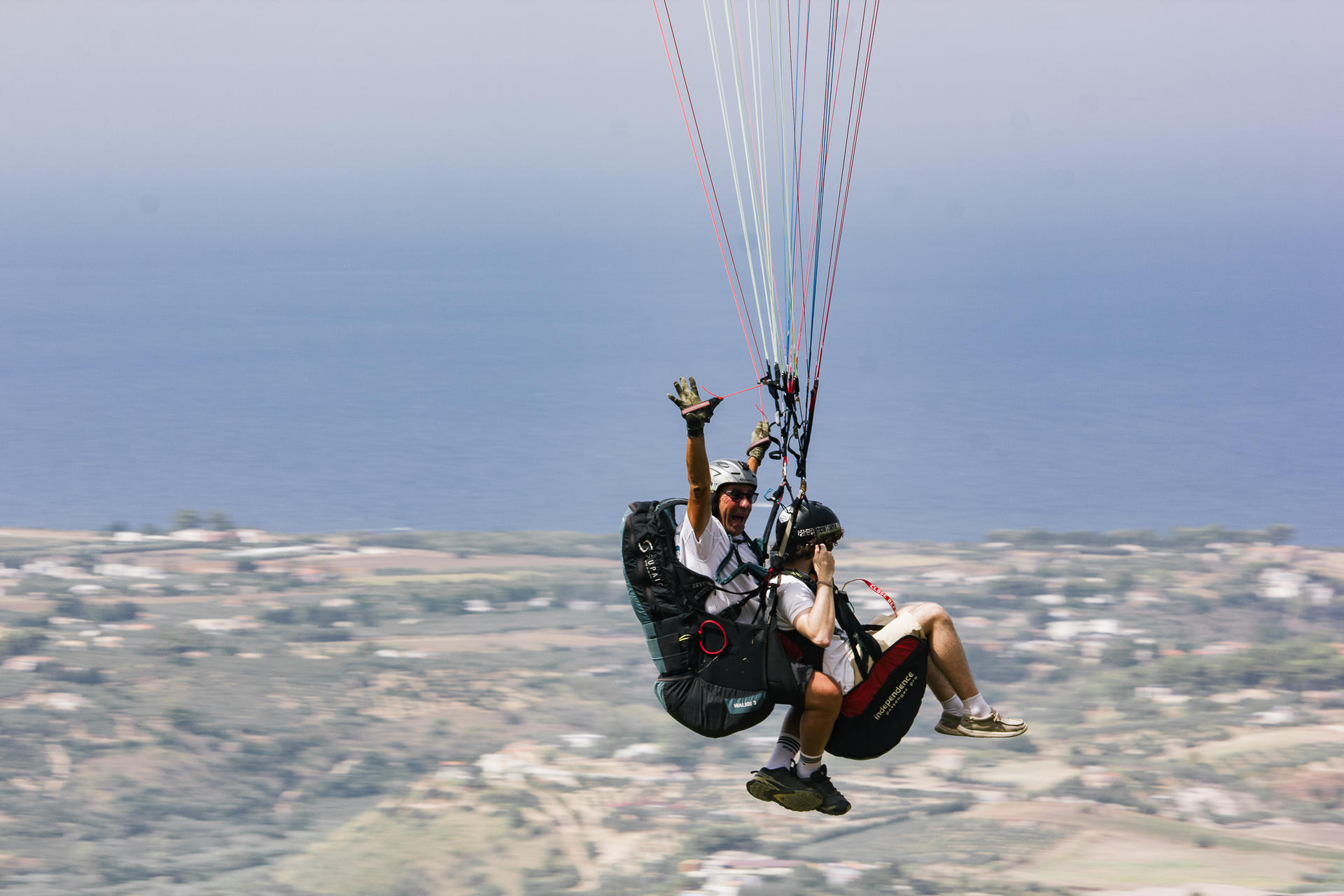 Tandem paragliding flight in Palermo - Thumbnail 13