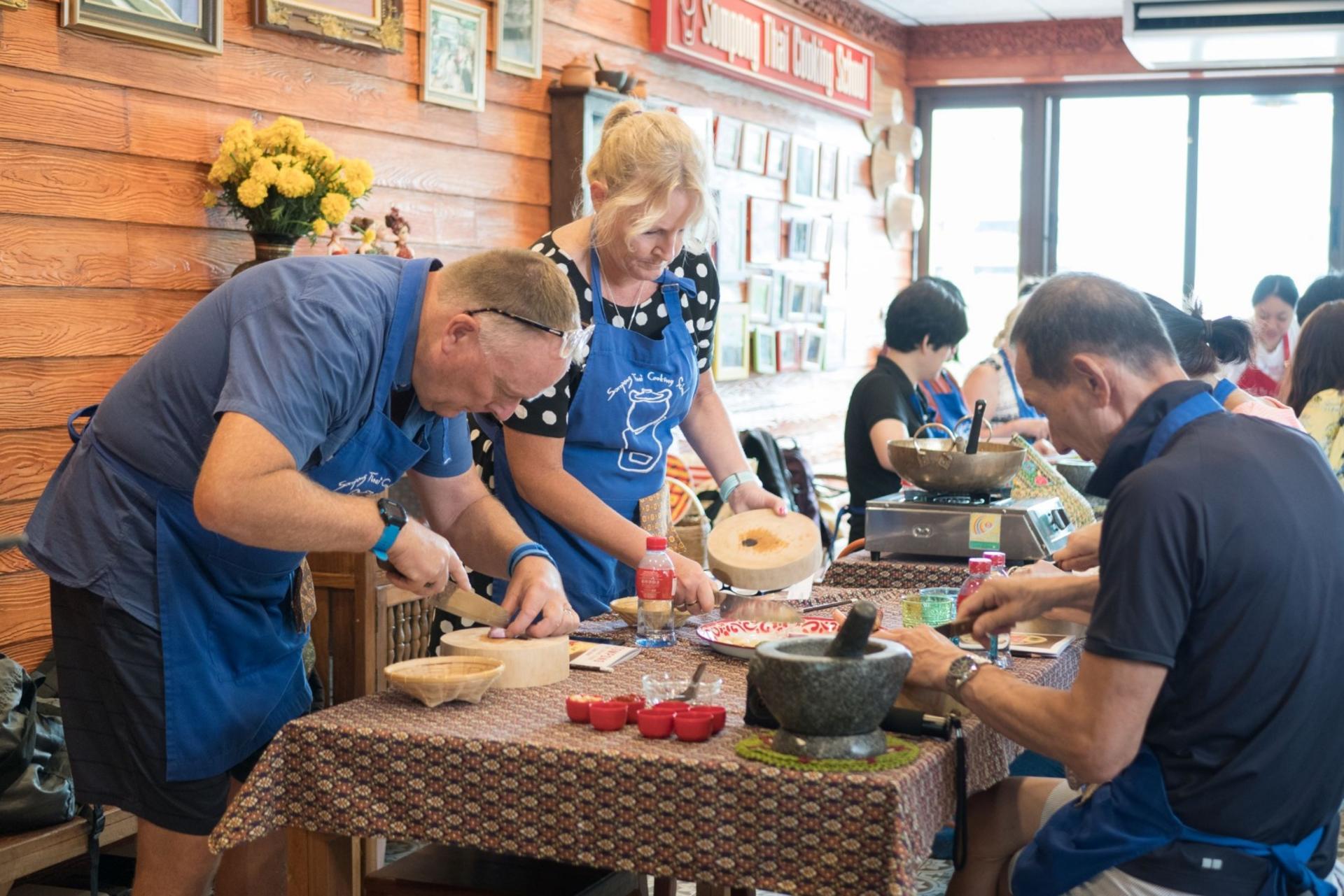 Sompong Thai Cooking Class in Bangkok - Thumbnail 2