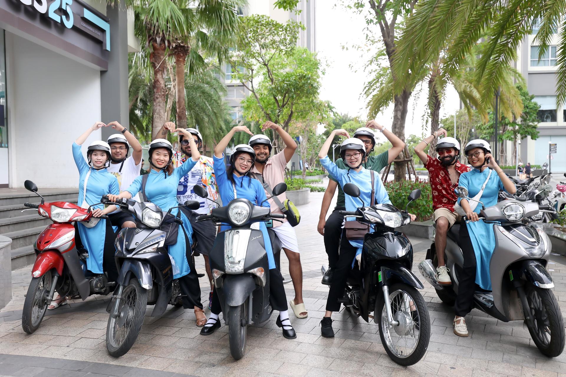 Ho Chi Minh City Motorbike City Tour with Aodai Rider - Thumbnail 36
