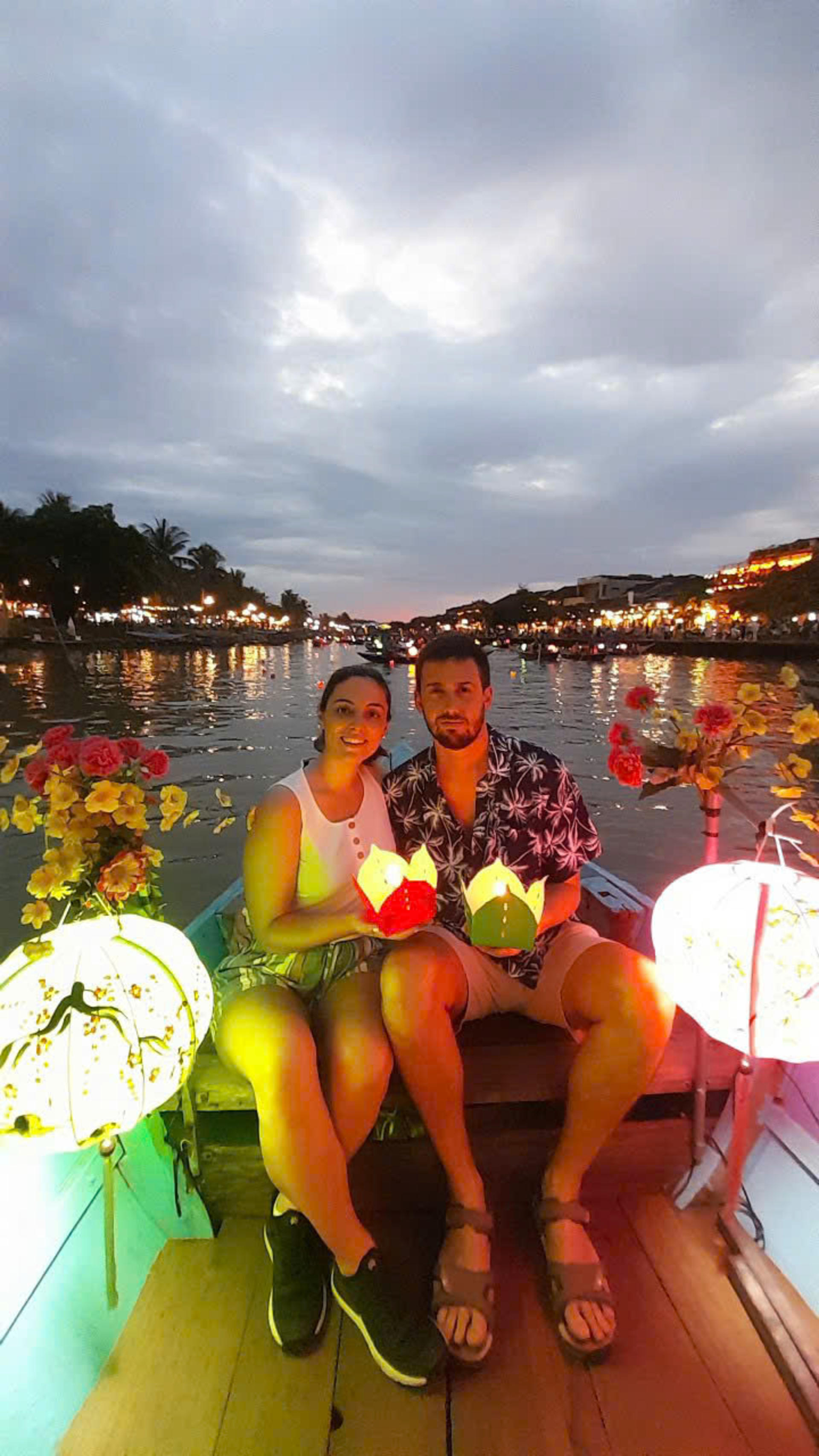 Hoi An: Hoai River Premium Boat Ride & Floating Lantern Experience - Thumbnail 7