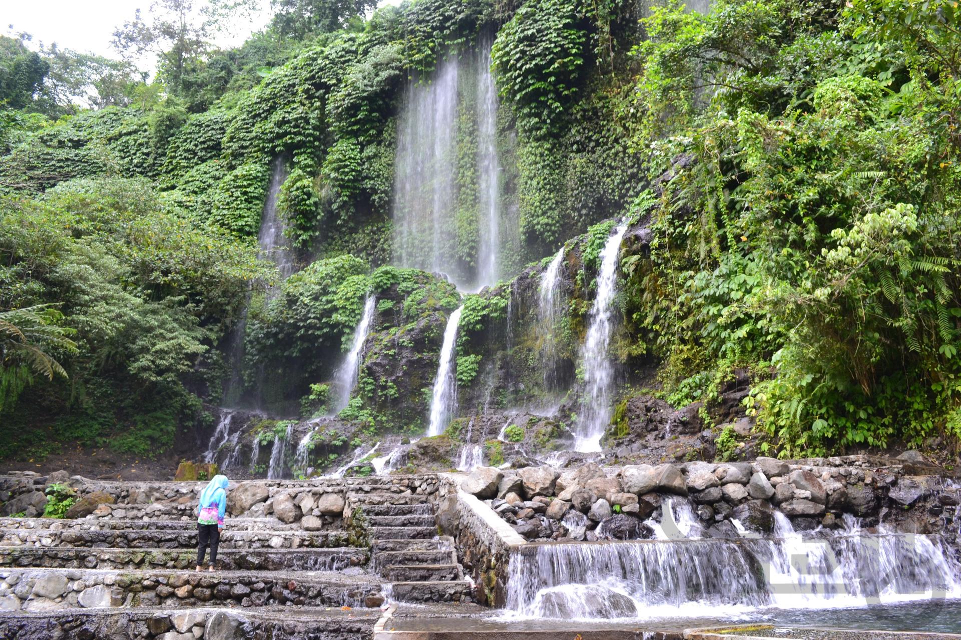 Lombok Waterfalls & Weaving Village Full-Day Tour - Image 1