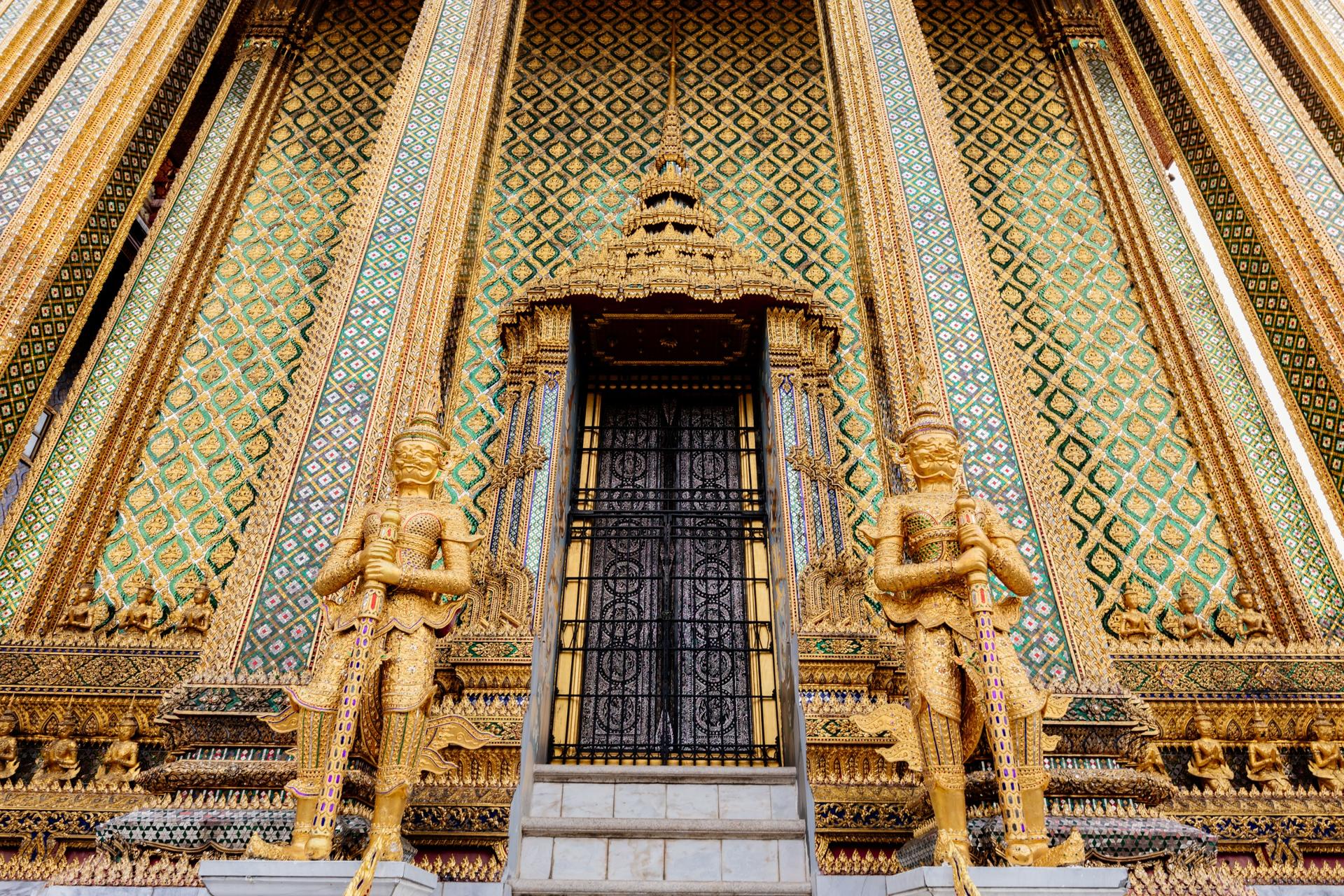 Grand Palace and Emerald Buddha Half Day Guided Tour from Bangkok - Thumbnail 11