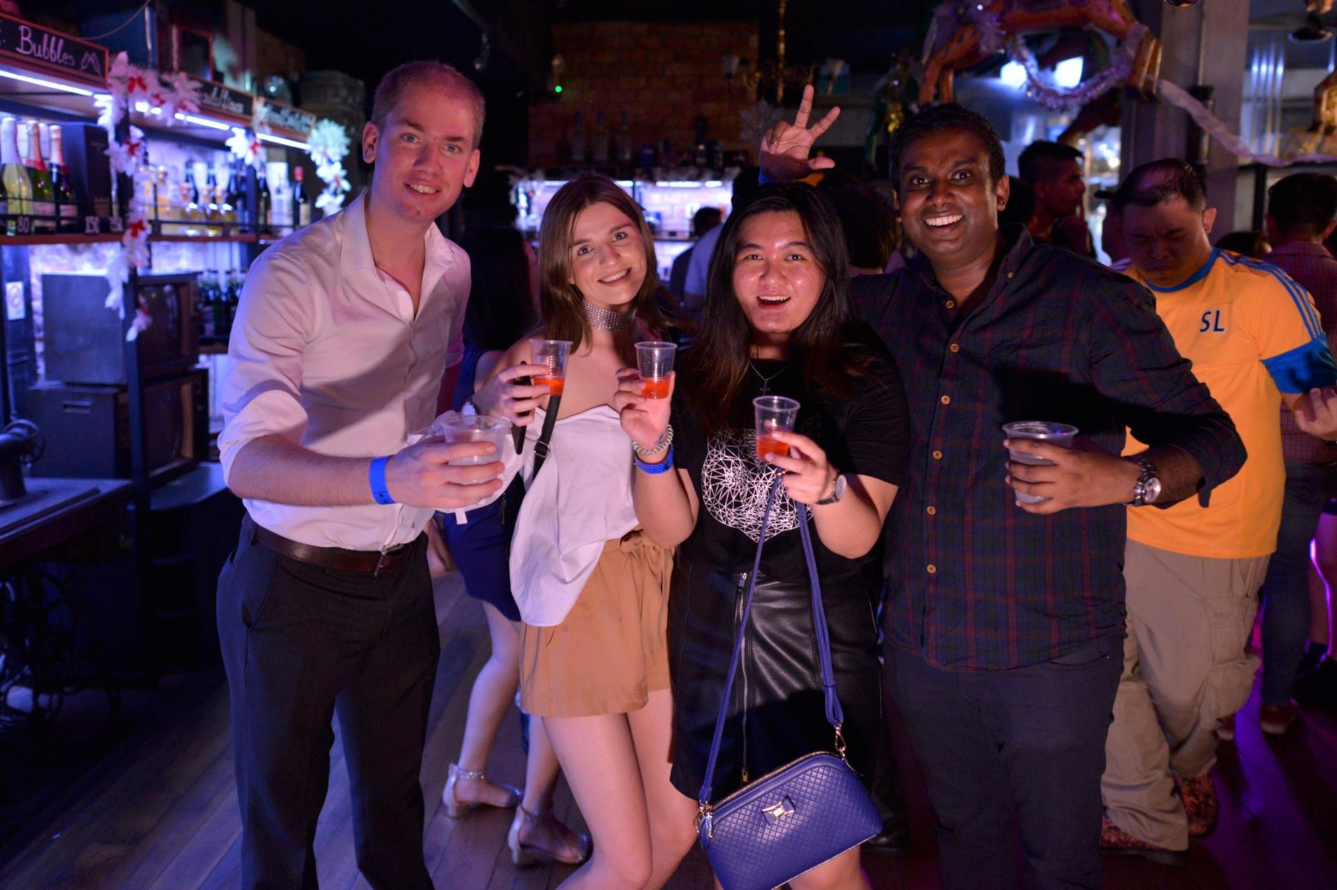 Singapore Night Bar Hopping Tour with Skip-the-Line - Thumbnail 5