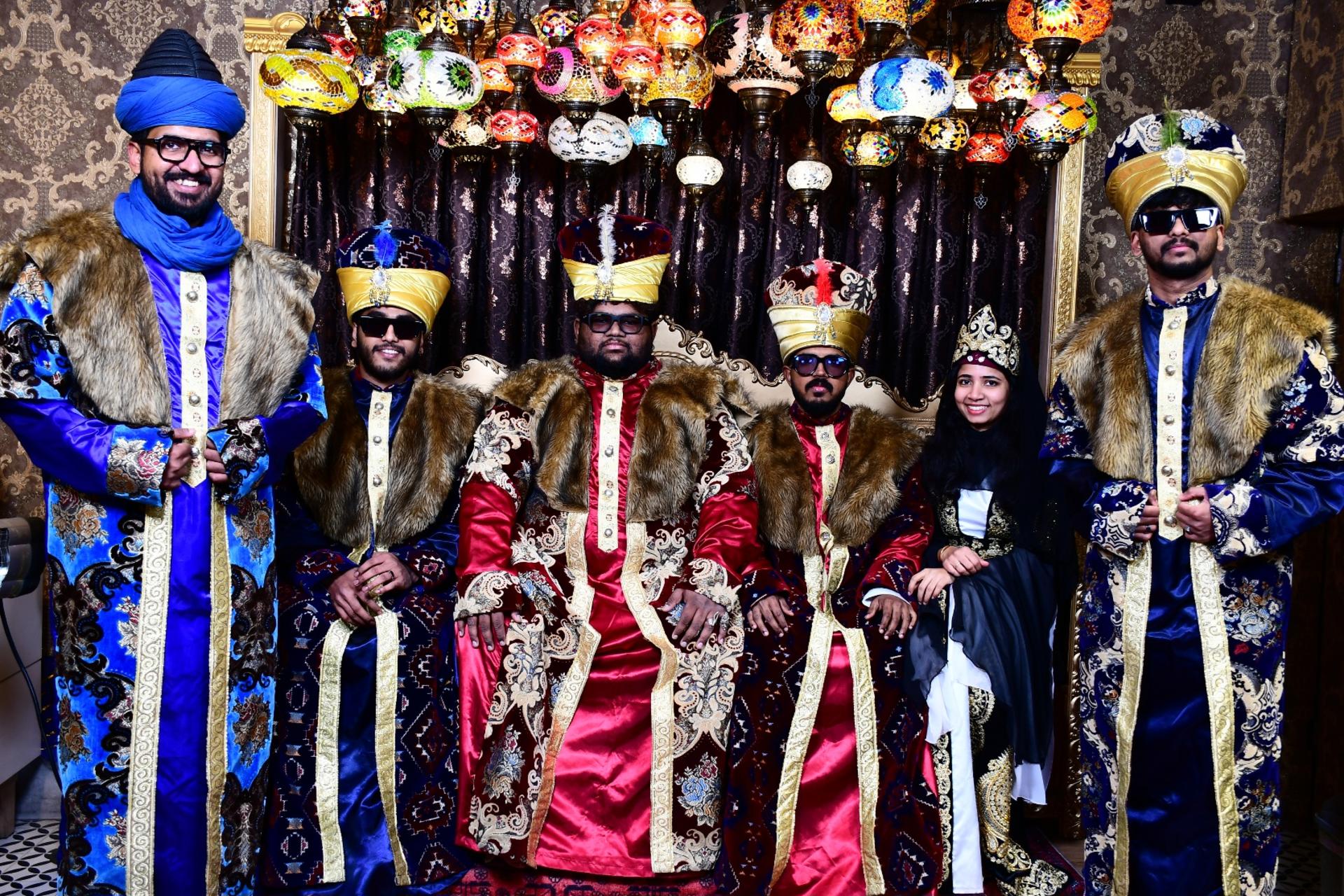 Istanbul: Ottoman Costume Photo Experience - Thumbnail 2