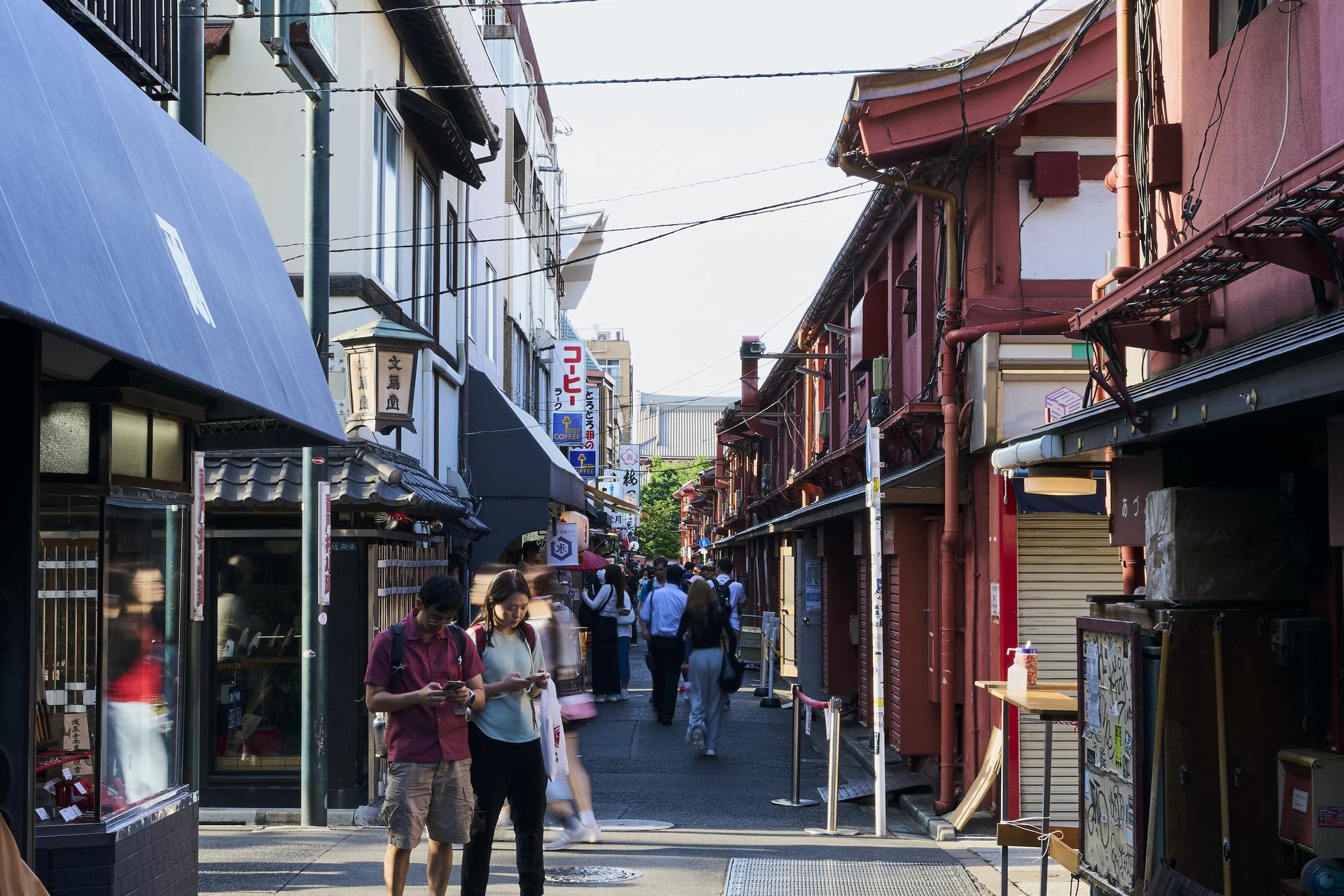 Asakusa: Guided Food Tour with 12 Dishes at 4 Local Eateries - Thumbnail 7