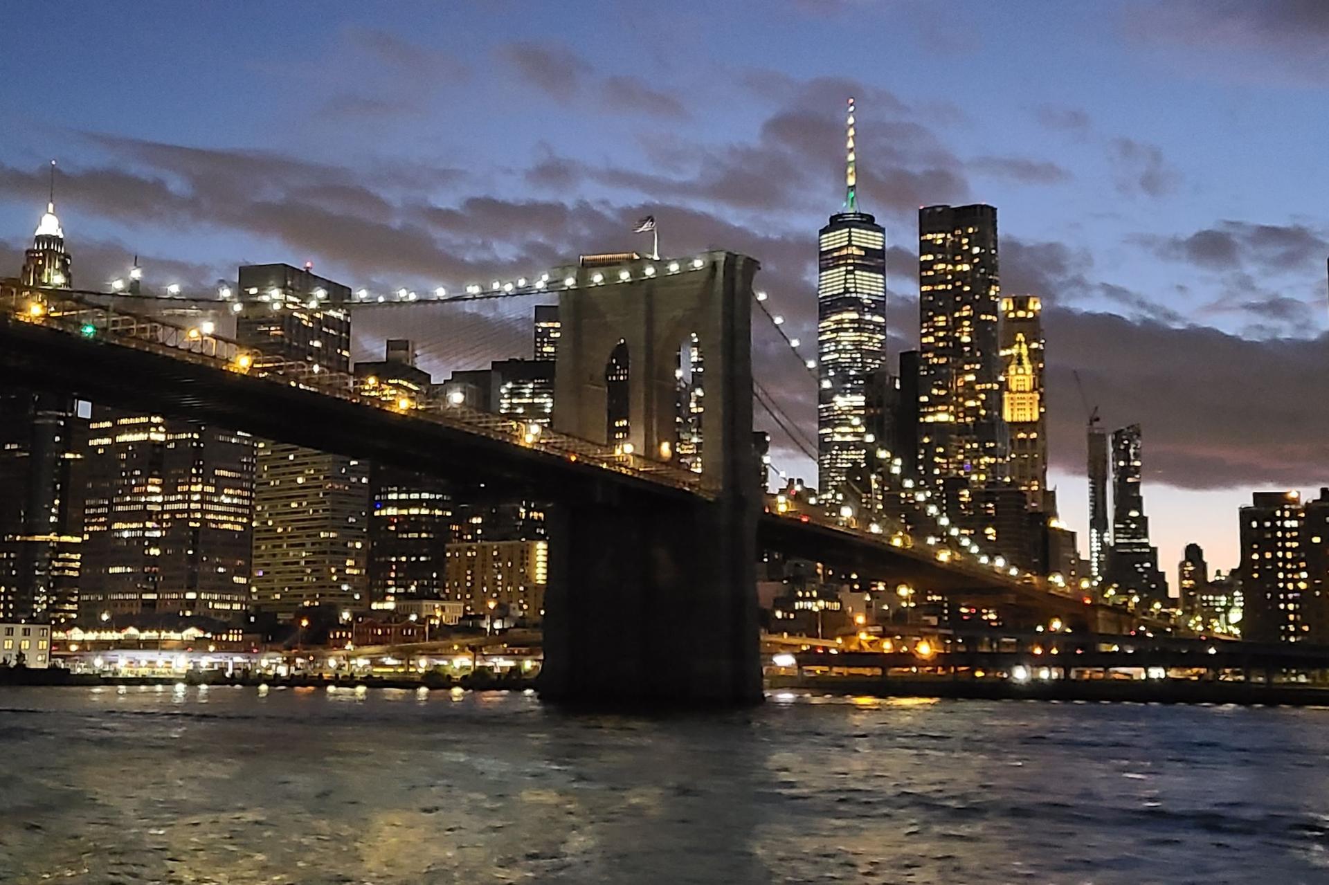 Manhattan Skyline and Statue of Liberty Night Cruise in New York - Thumbnail 3