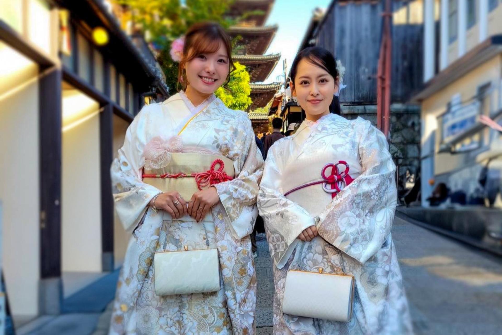 Kimono rental near Kiyomizu-dera Temple in Kyoto | Choose from additional options such as tea ceremony & matcha making, makeup, and photo shoots | Aiwafuku Kiyomizu Main Store - Thumbnail 20